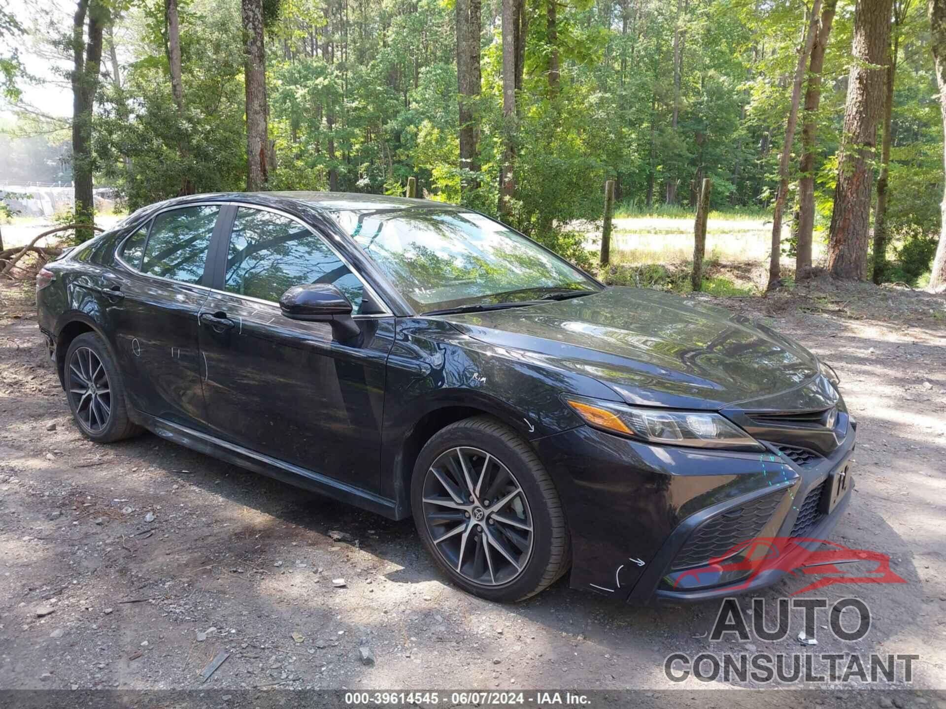 TOYOTA CAMRY 2021 - 4T1G11AK4MU518849