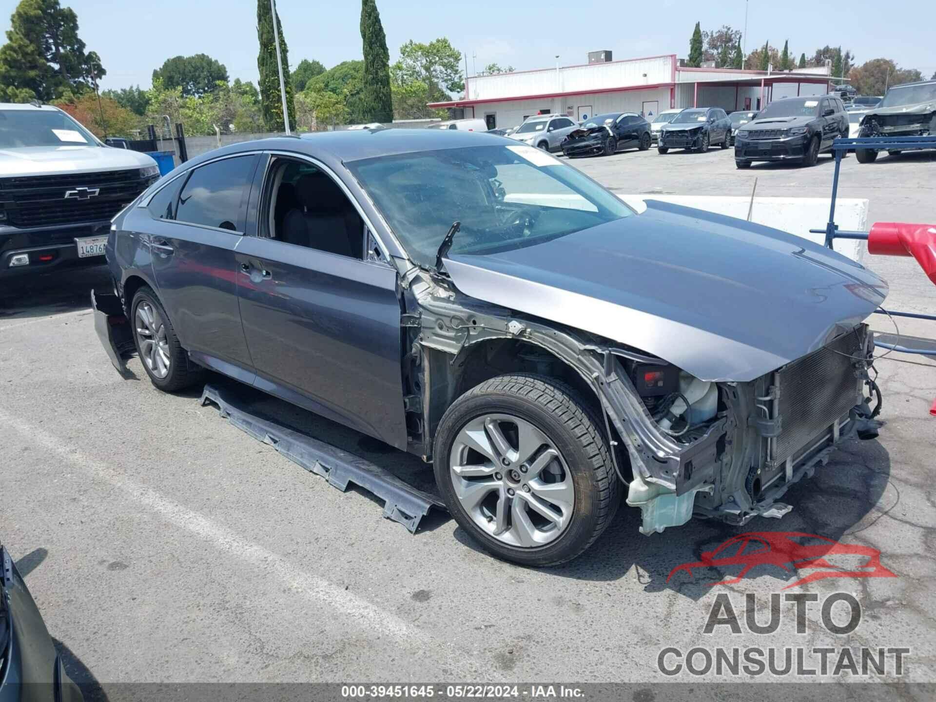 HONDA ACCORD 2018 - 1HGCV1F19JA243467