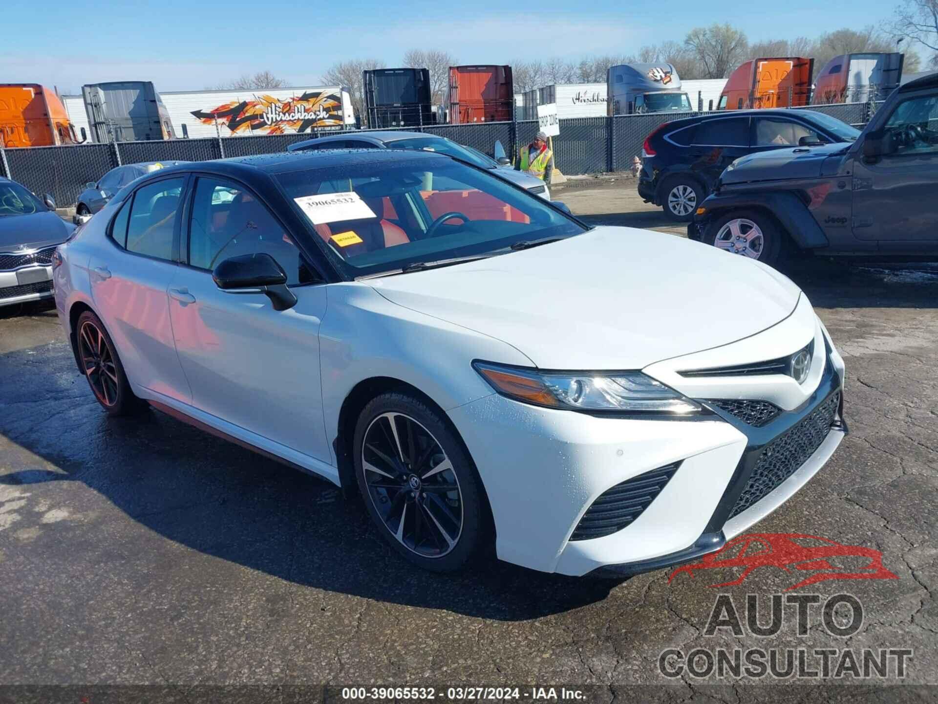 TOYOTA CAMRY 2018 - 4T1B61HKXJU158418