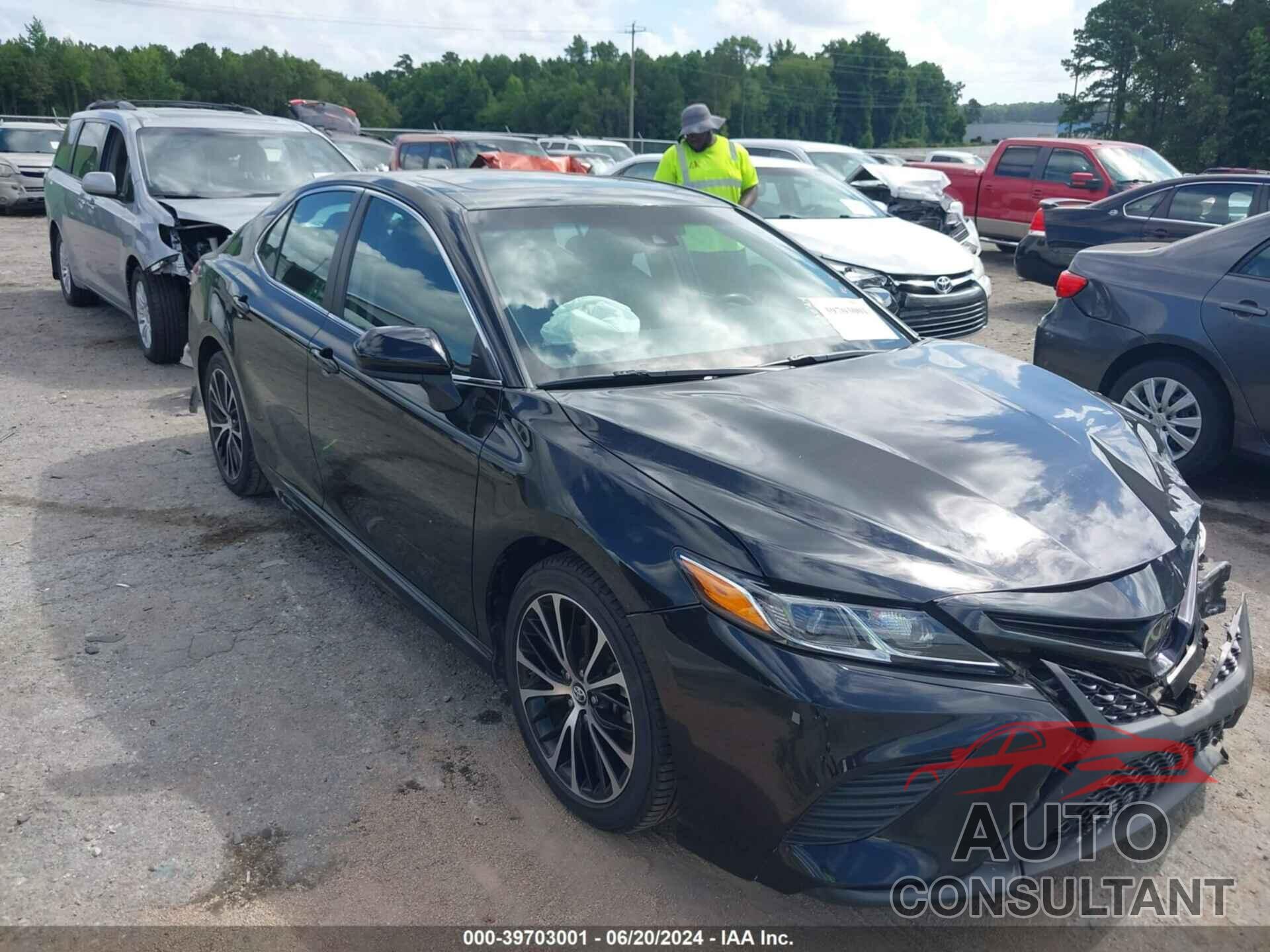 TOYOTA CAMRY 2018 - 4T1B11HK8JU628220