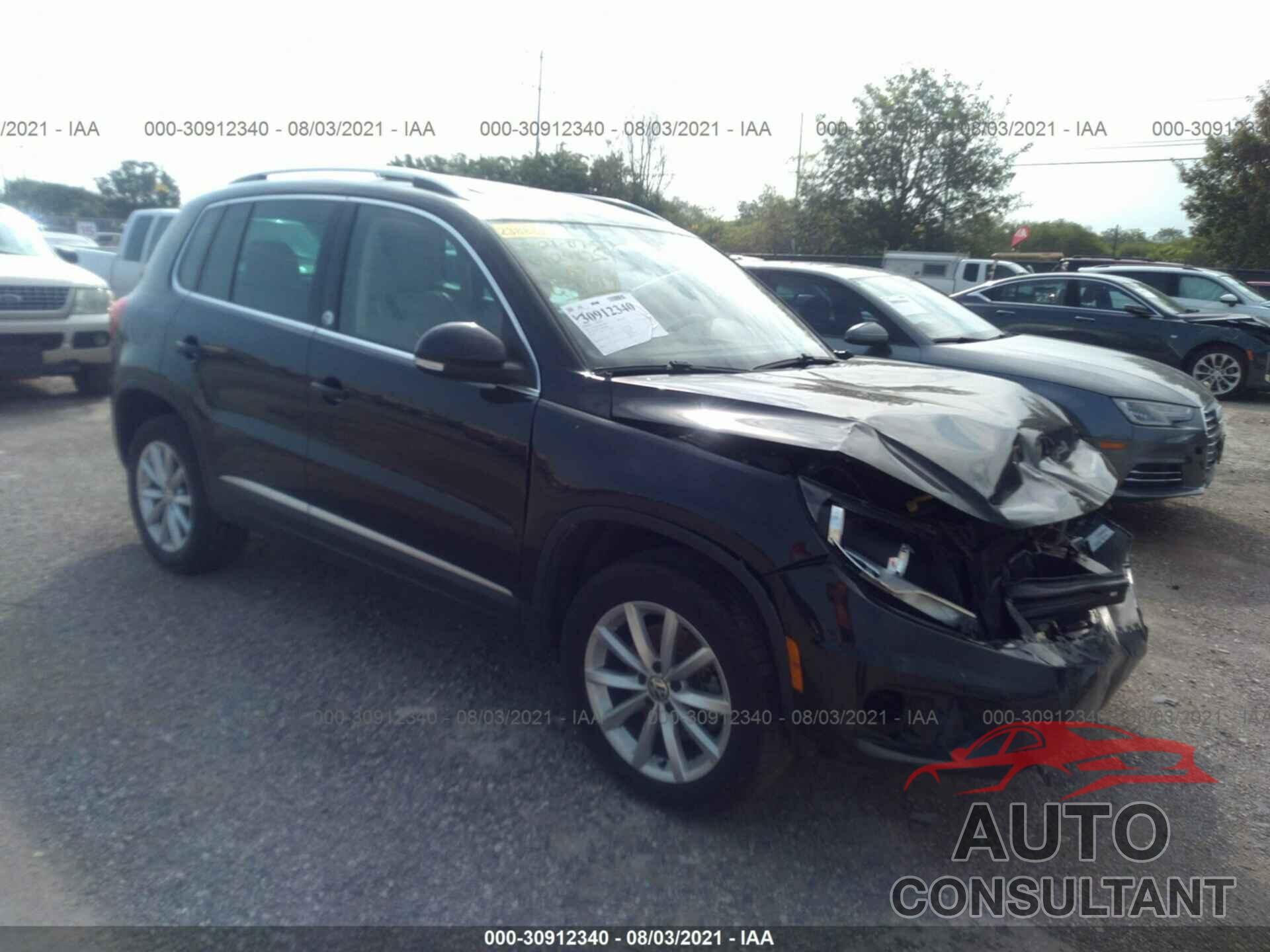 VOLKSWAGEN TIGUAN 2017 - WVGSV7AX9HK024694
