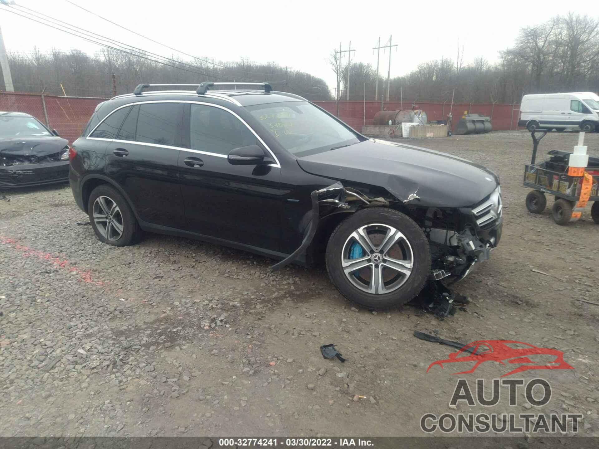 MERCEDES-BENZ GLC 2018 - WDC0G5EB7JF247351