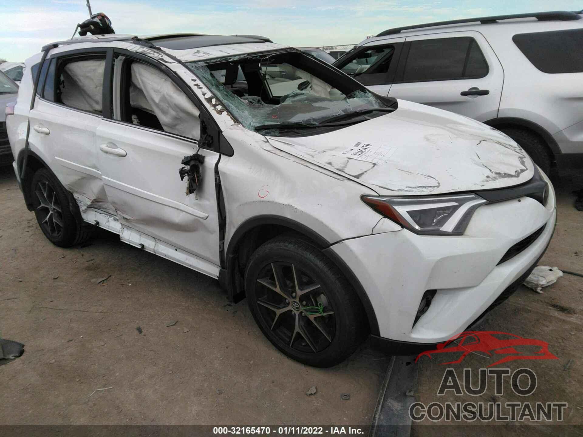 TOYOTA RAV4 2017 - JTMNFREV6HJ136488