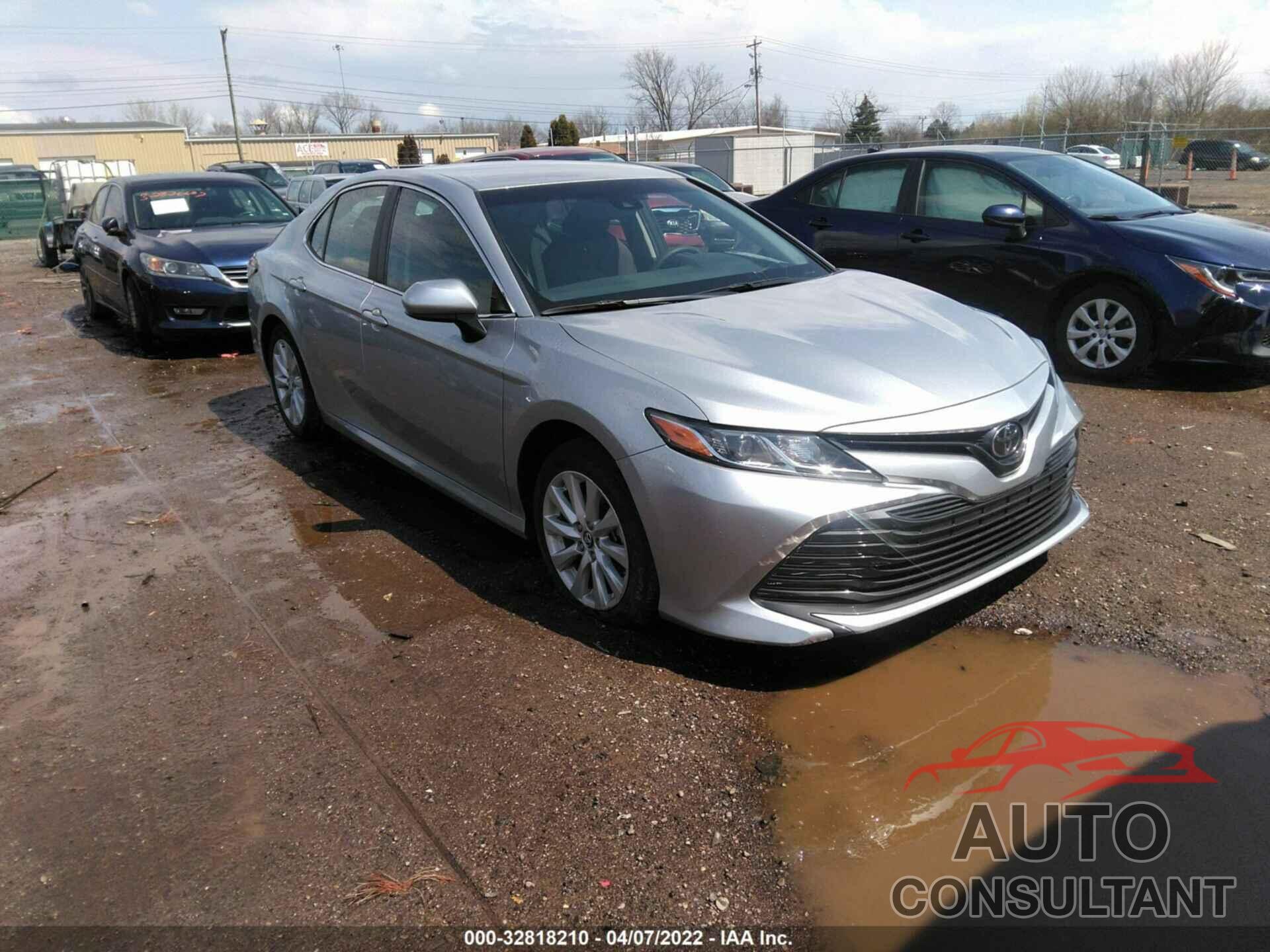 TOYOTA CAMRY 2018 - 4T1B11HK7JU094241
