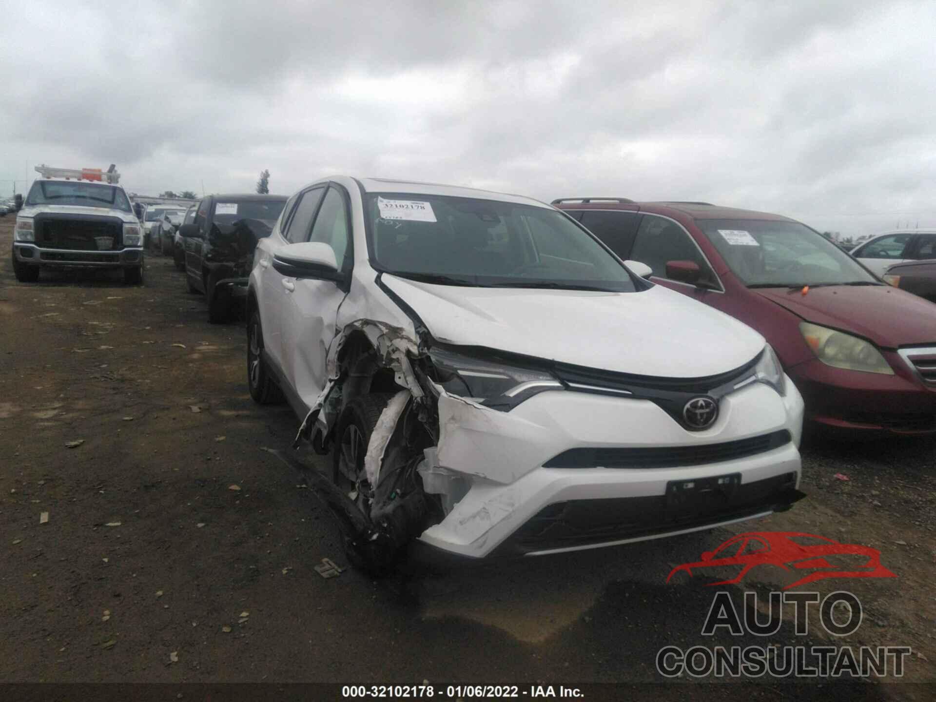 TOYOTA RAV4 2018 - 2T3RFREV1JW703571
