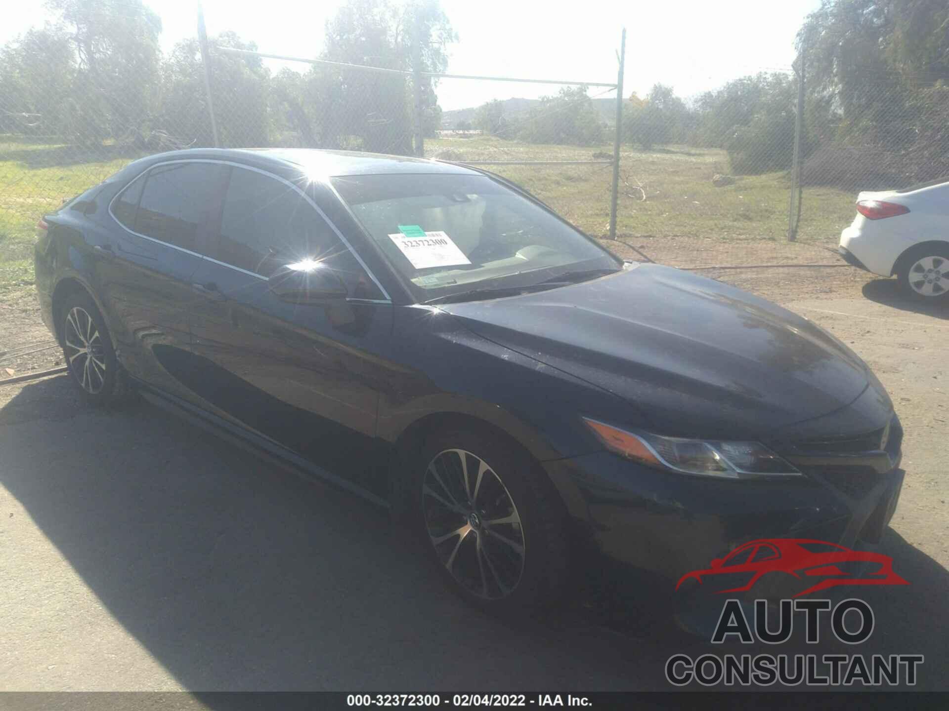 TOYOTA CAMRY 2018 - 4T1B11HK2JU579239