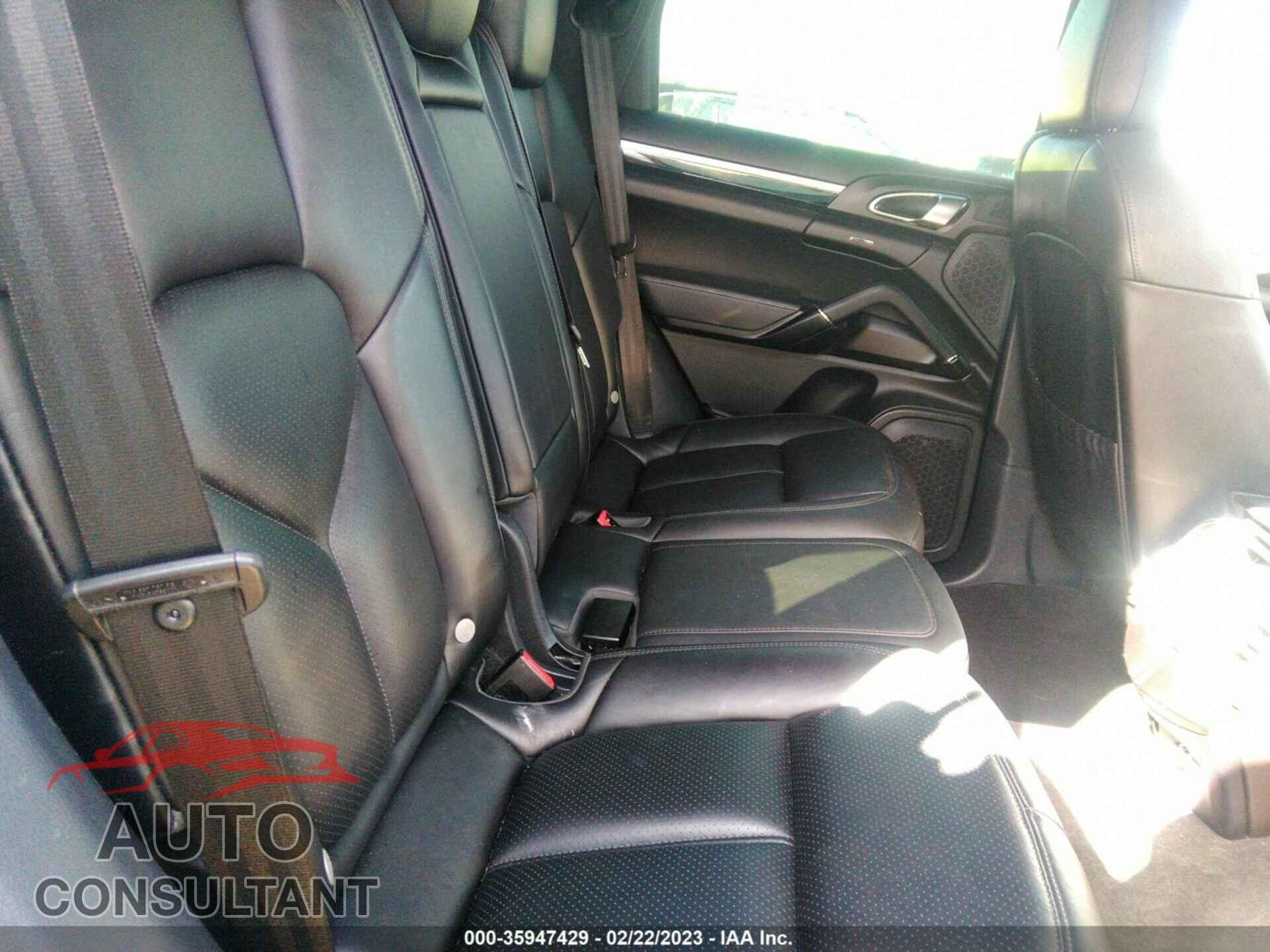 PORSCHE CAYENNE 2016 - WP1AA2A27GKA36357
