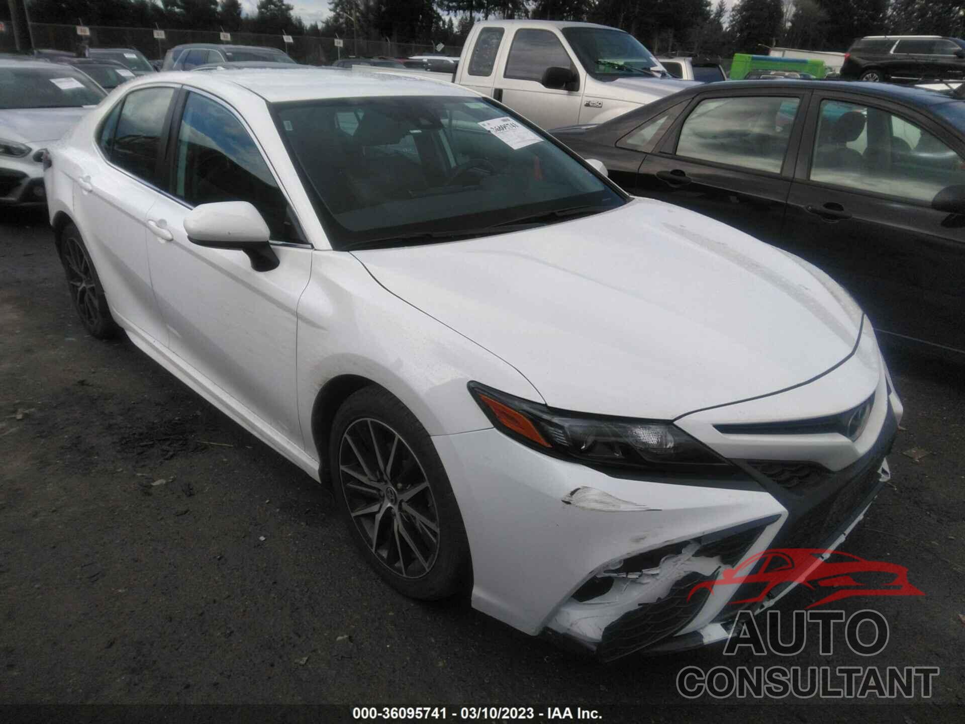 TOYOTA CAMRY 2021 - 4T1G11AK5MU470939