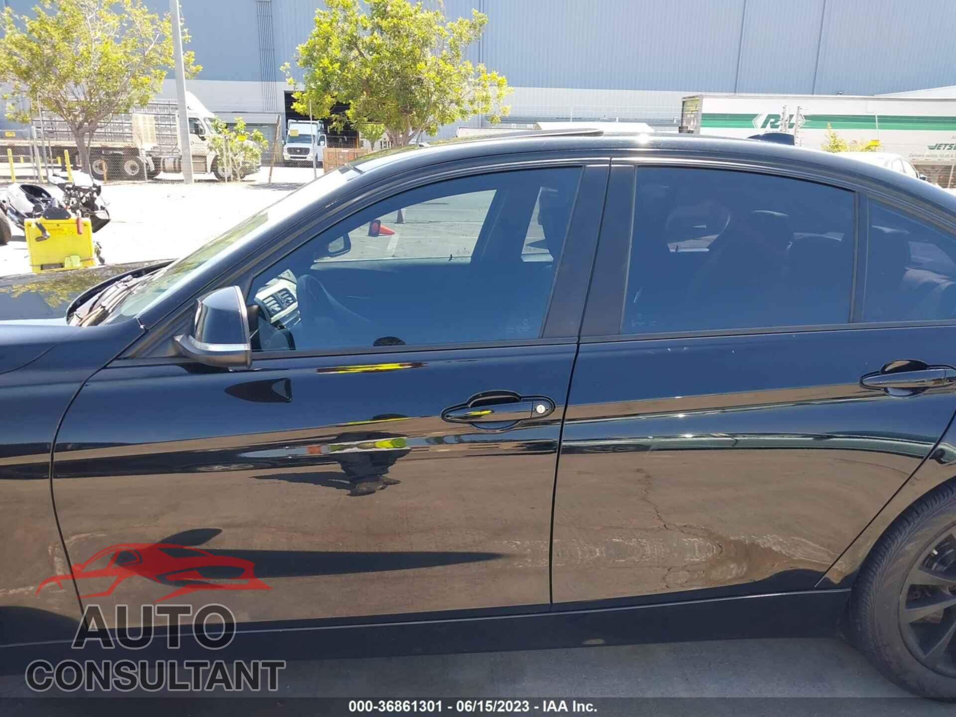 BMW 320I 2016 - WBA8E1G54GNU12282