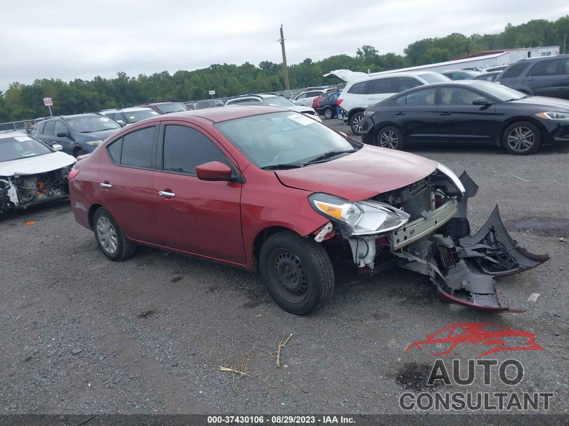 NISSAN VERSA 2018 - 3N1CN7AP8JL801558