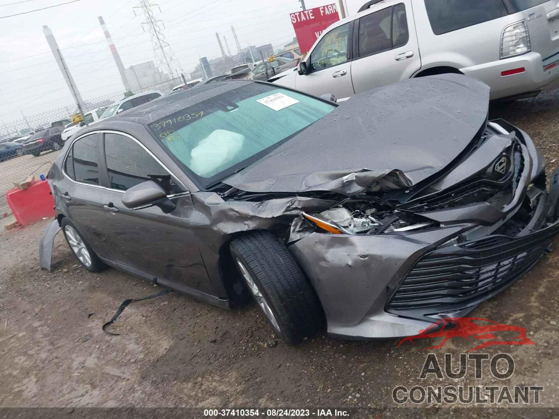 TOYOTA CAMRY 2018 - 4T1B11HK4JU034708