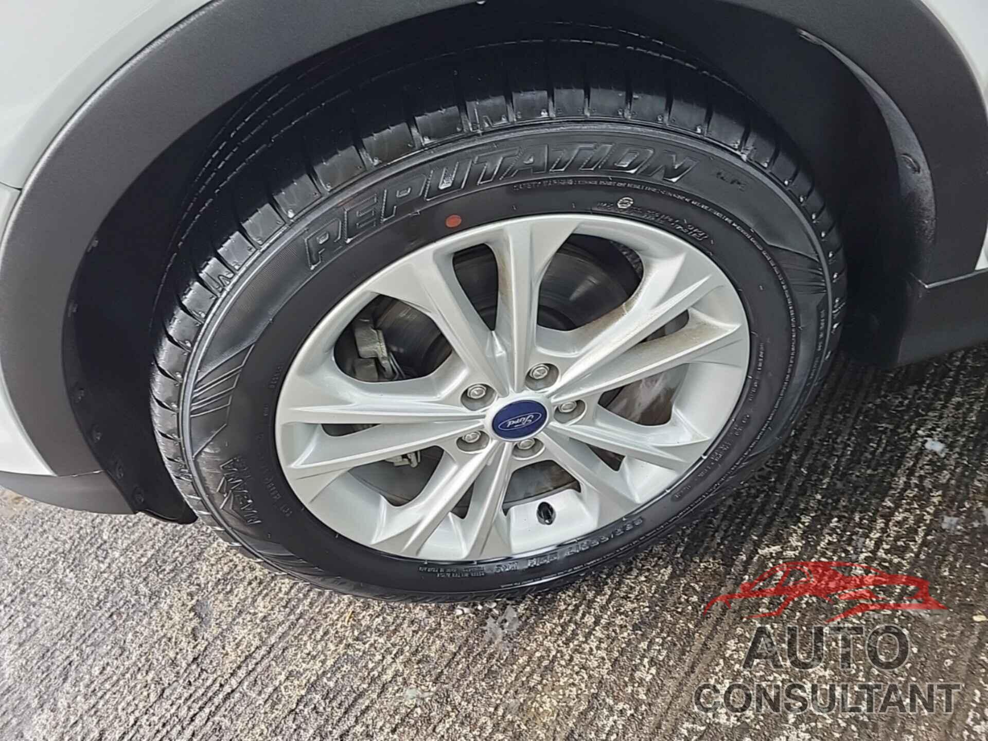 FORD ESCAPE 2018 - 1FMCU0HD3JUA75810