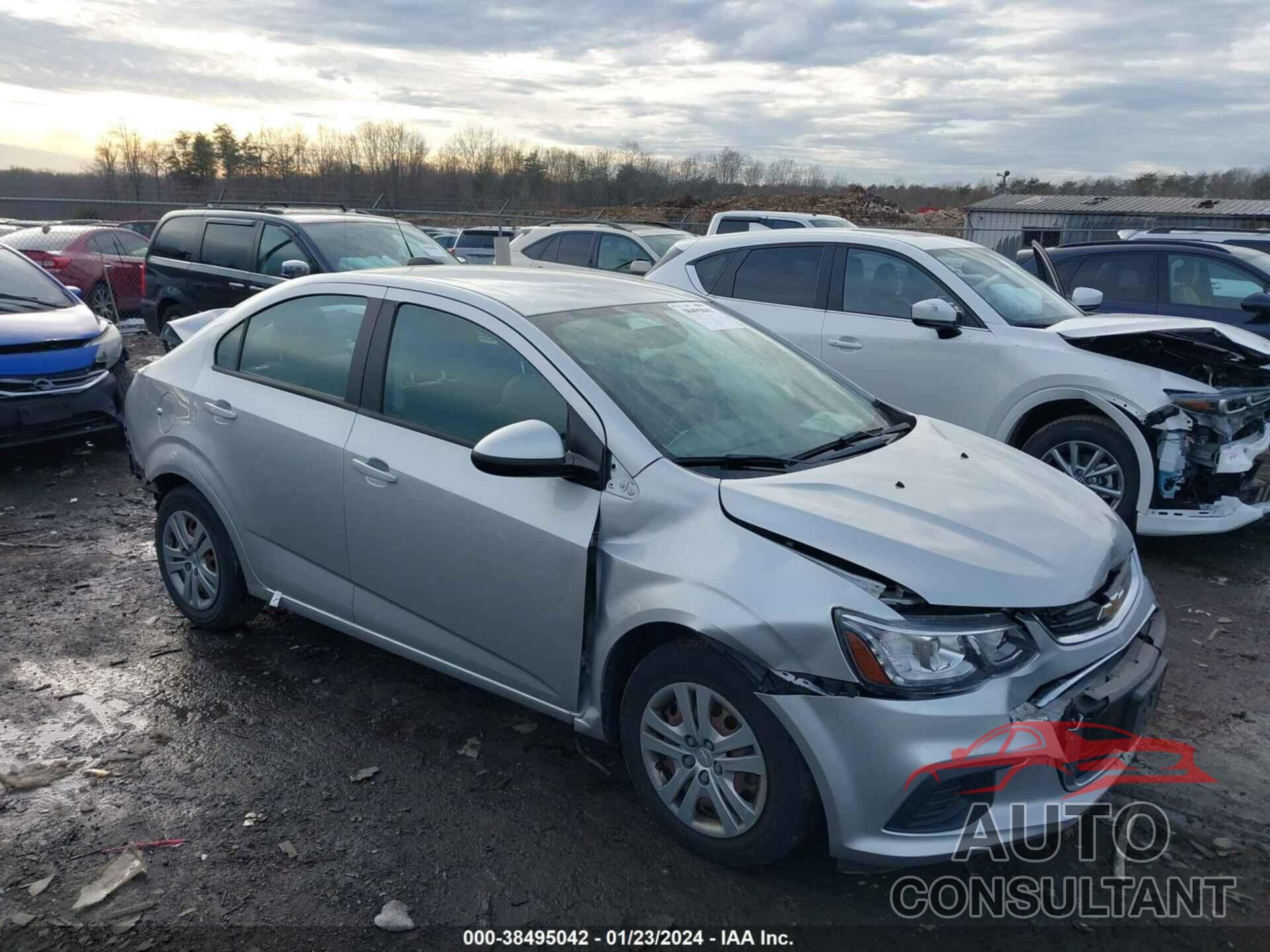 CHEVROLET SONIC 2018 - 1G1JB5SH1J4114445