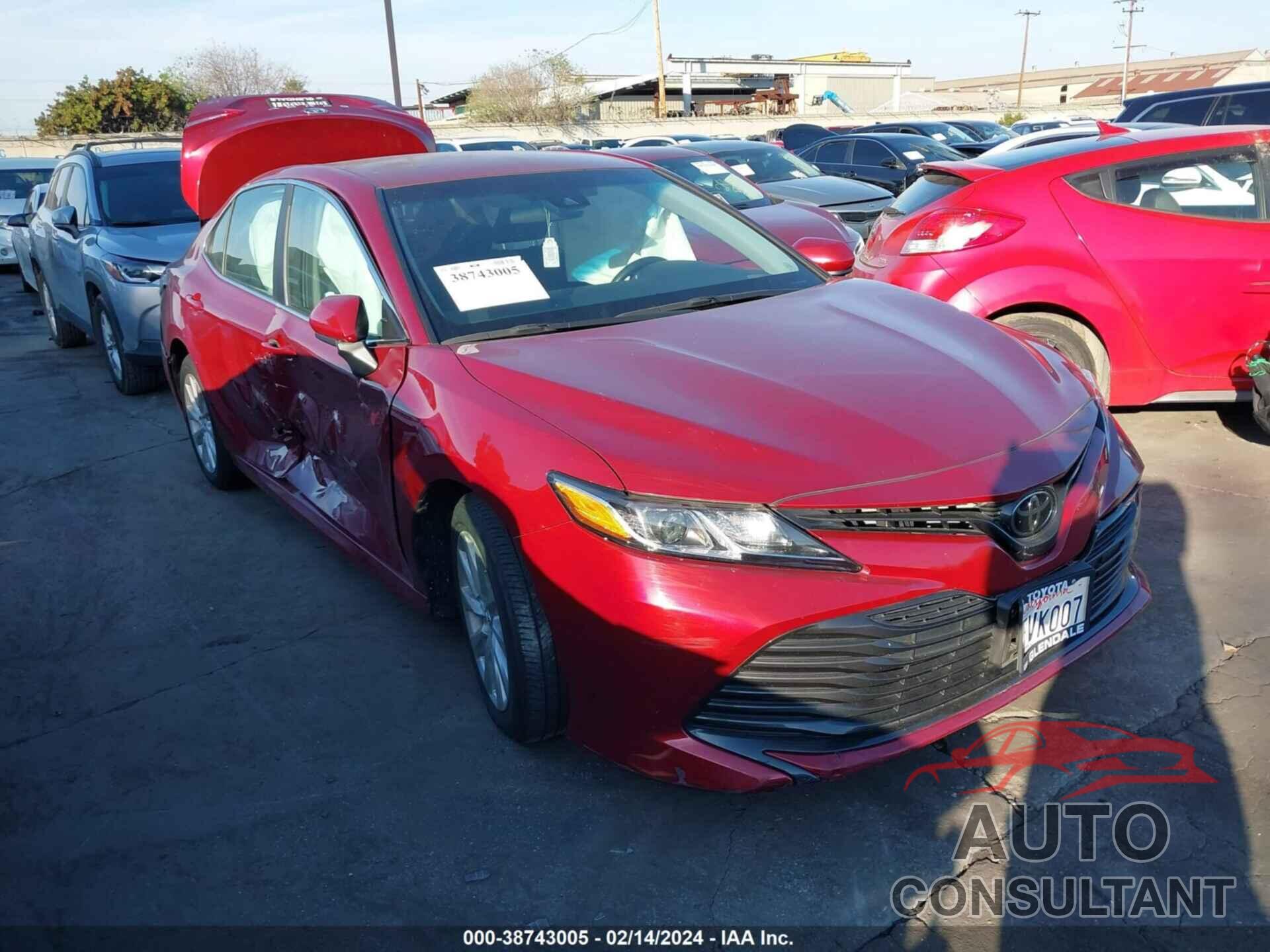 TOYOTA CAMRY 2018 - 4T1B11HK5JU657559