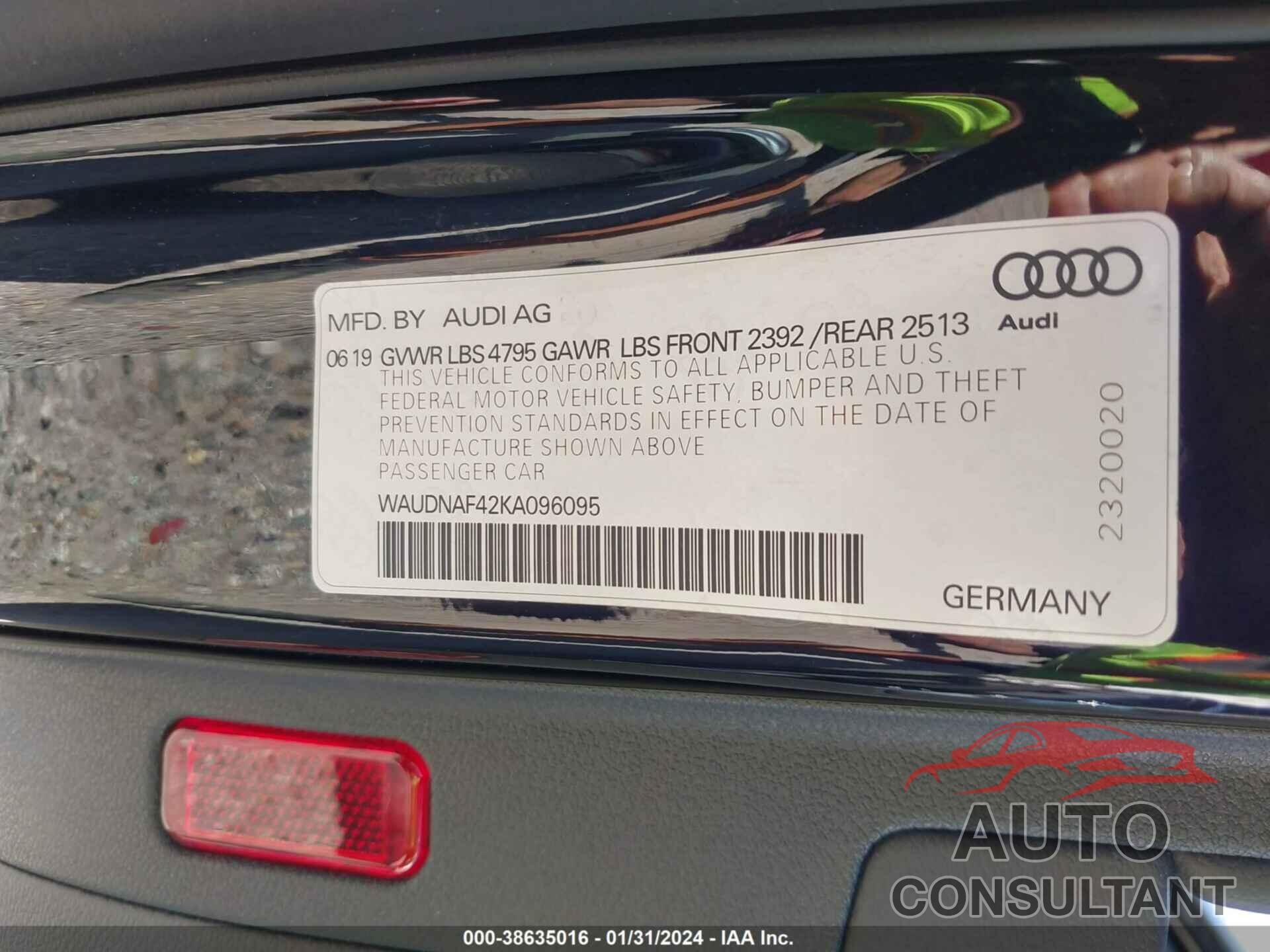 AUDI A4 2019 - WAUDNAF42KA096095