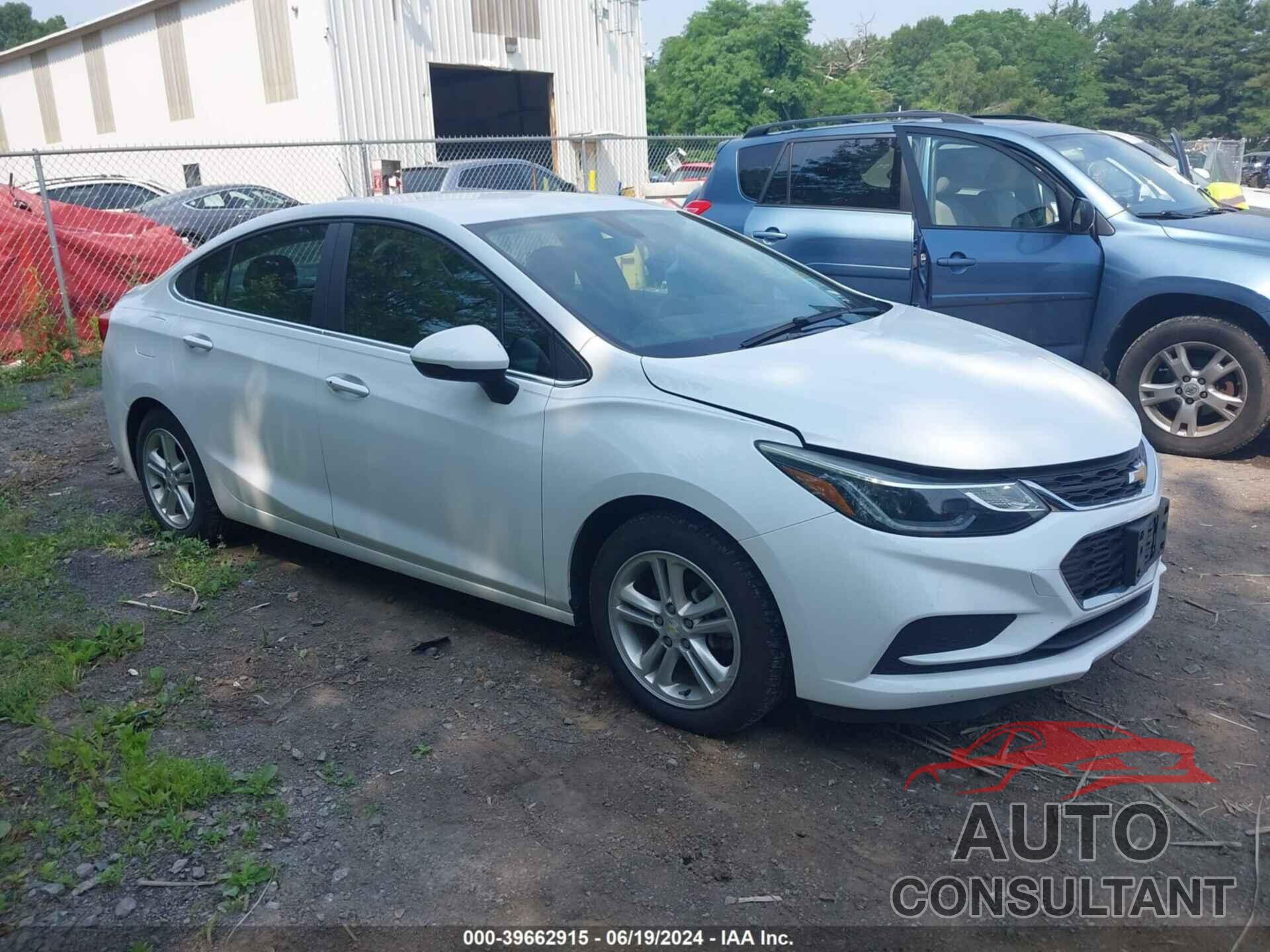 CHEVROLET CRUZE 2018 - 1G1BE5SM2J7136056