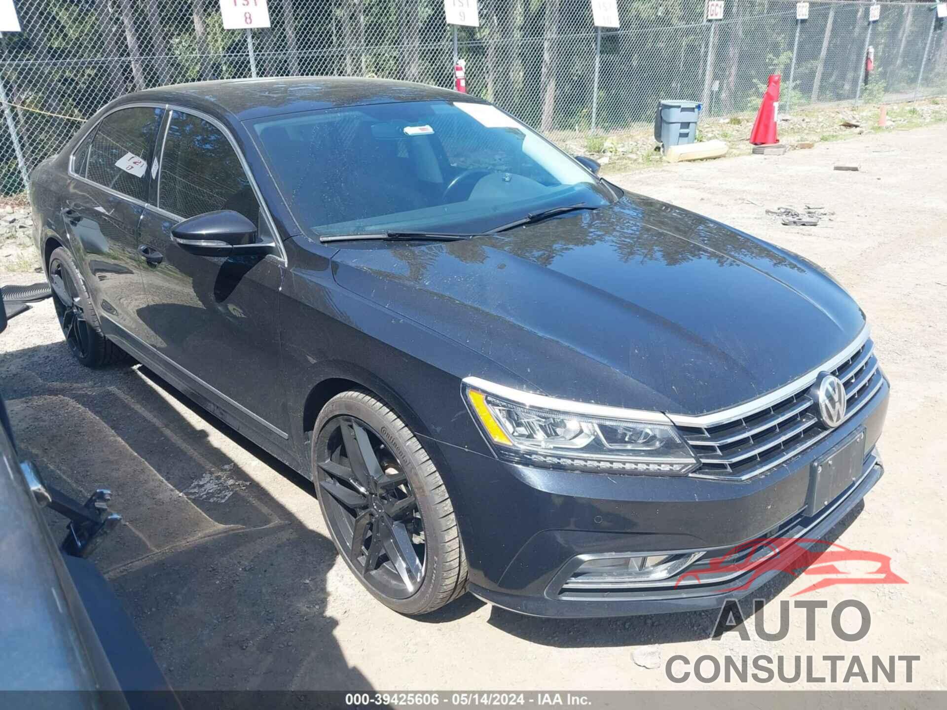 VOLKSWAGEN PASSAT 2017 - 1VWGT7A33HC070249