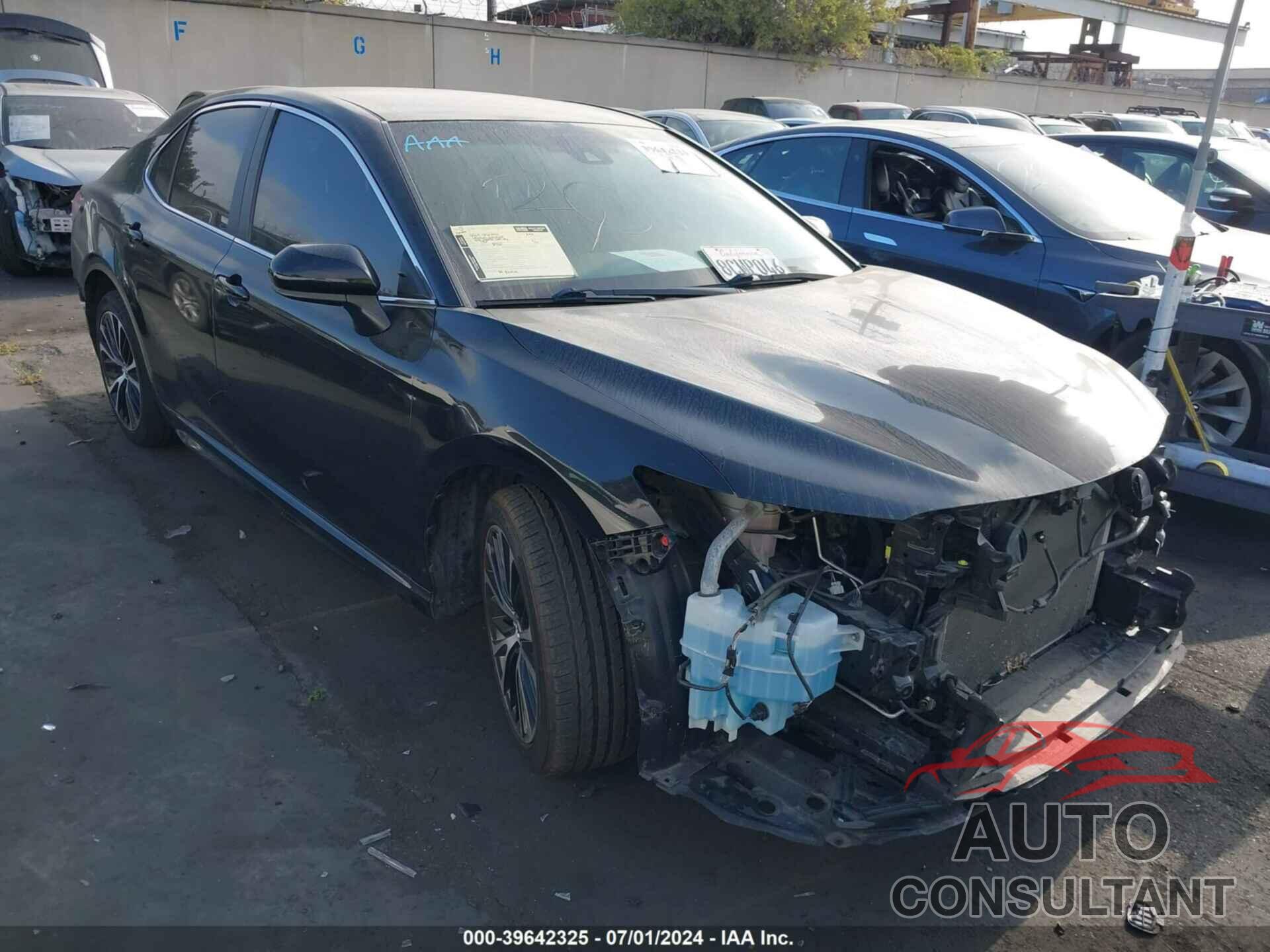 TOYOTA CAMRY 2018 - 4T1B11HK8JU094331