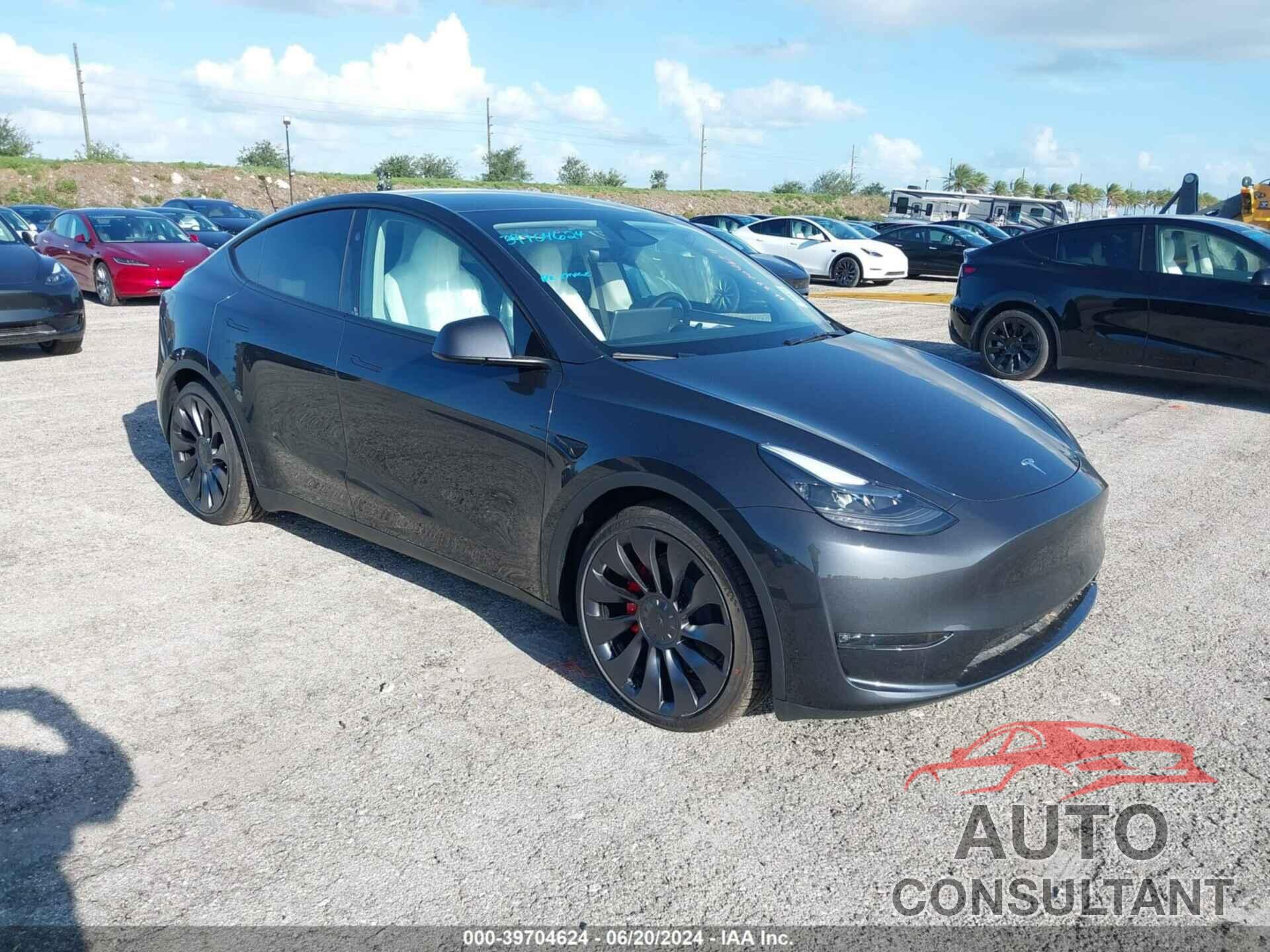 TESLA MODEL Y 2024 - 7SAYGDEF3RF051027