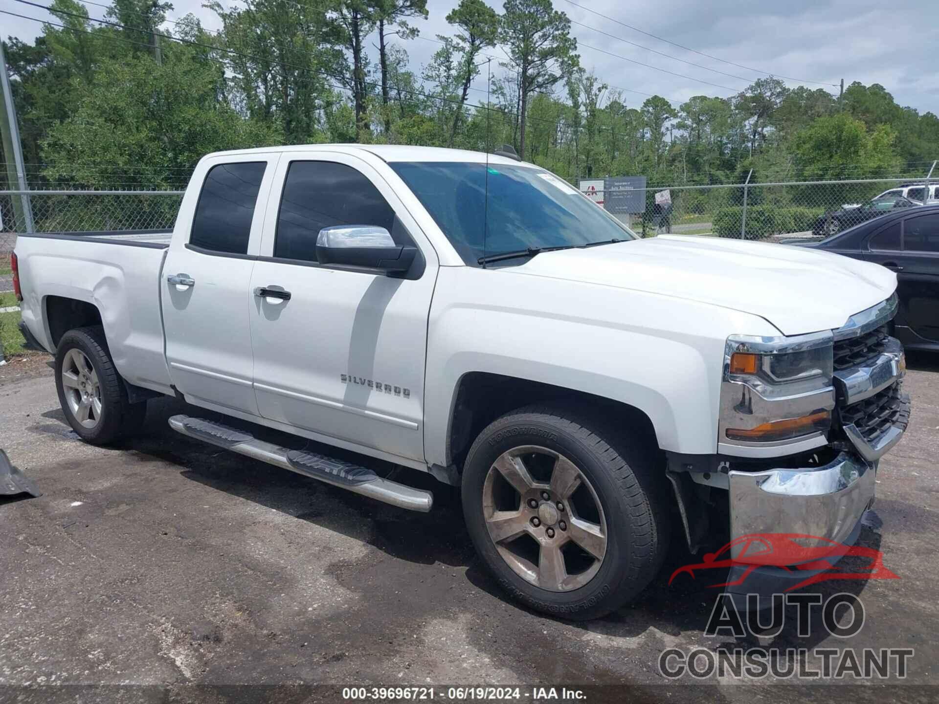 CHEVROLET SILVERADO 1500 2017 - 1GCRCREC7HZ217624