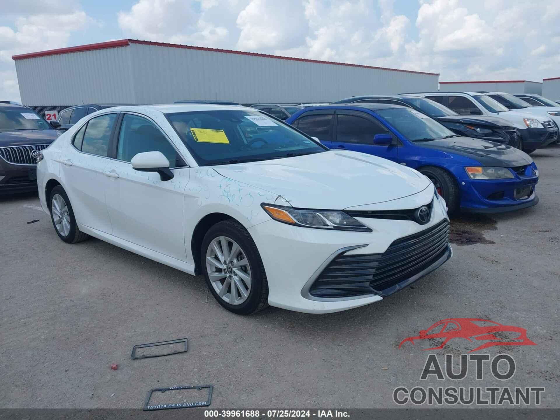 TOYOTA CAMRY 2021 - 4T1C11AK4MU433573