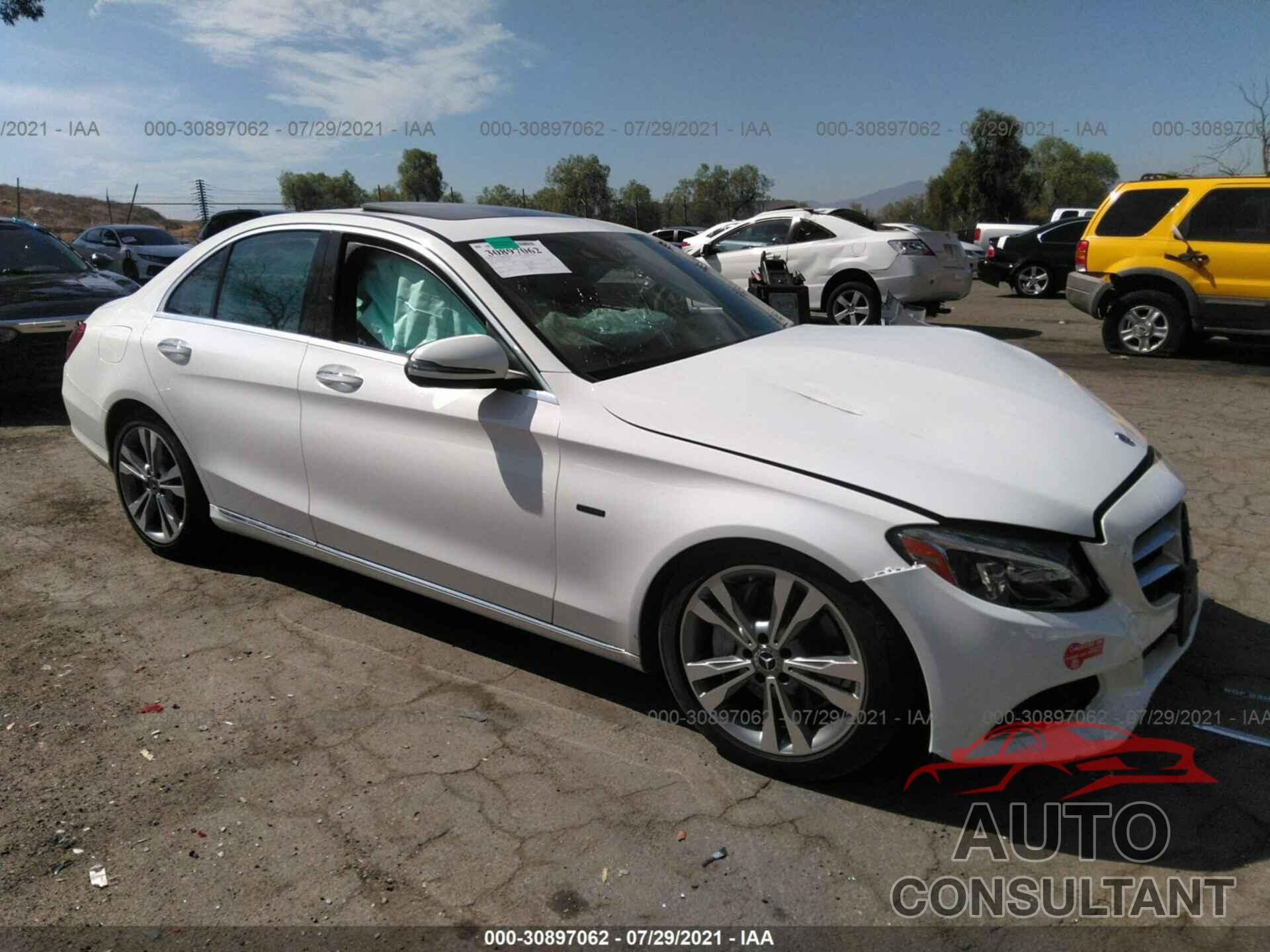 MERCEDES-BENZ C-CLASS 2018 - 55SWF4HB1JU264609