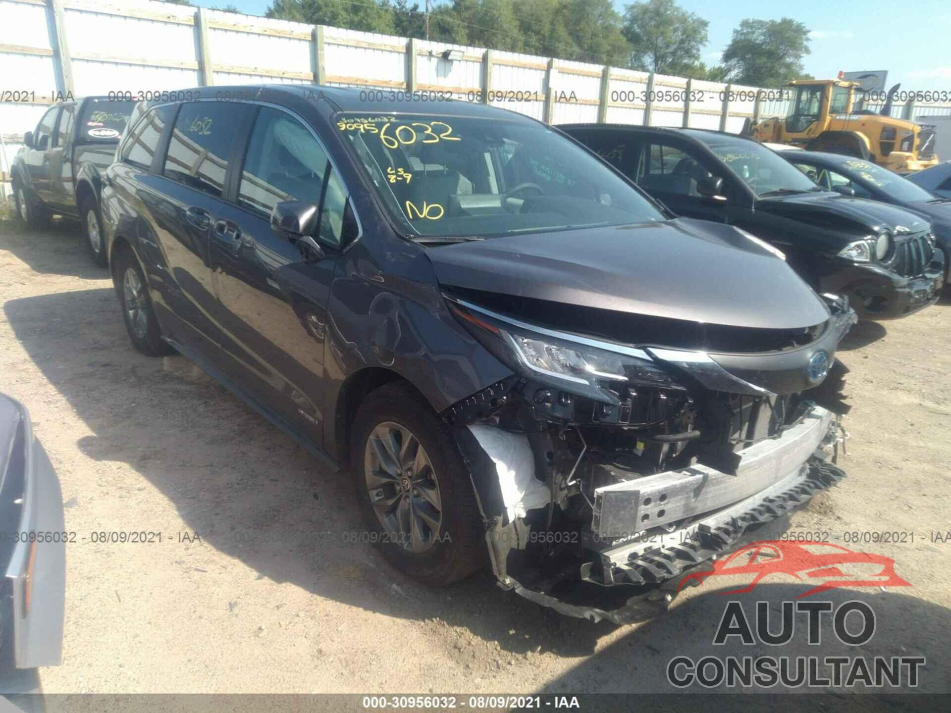 TOYOTA SIENNA 2021 - 5TDKRKEC2MS025143