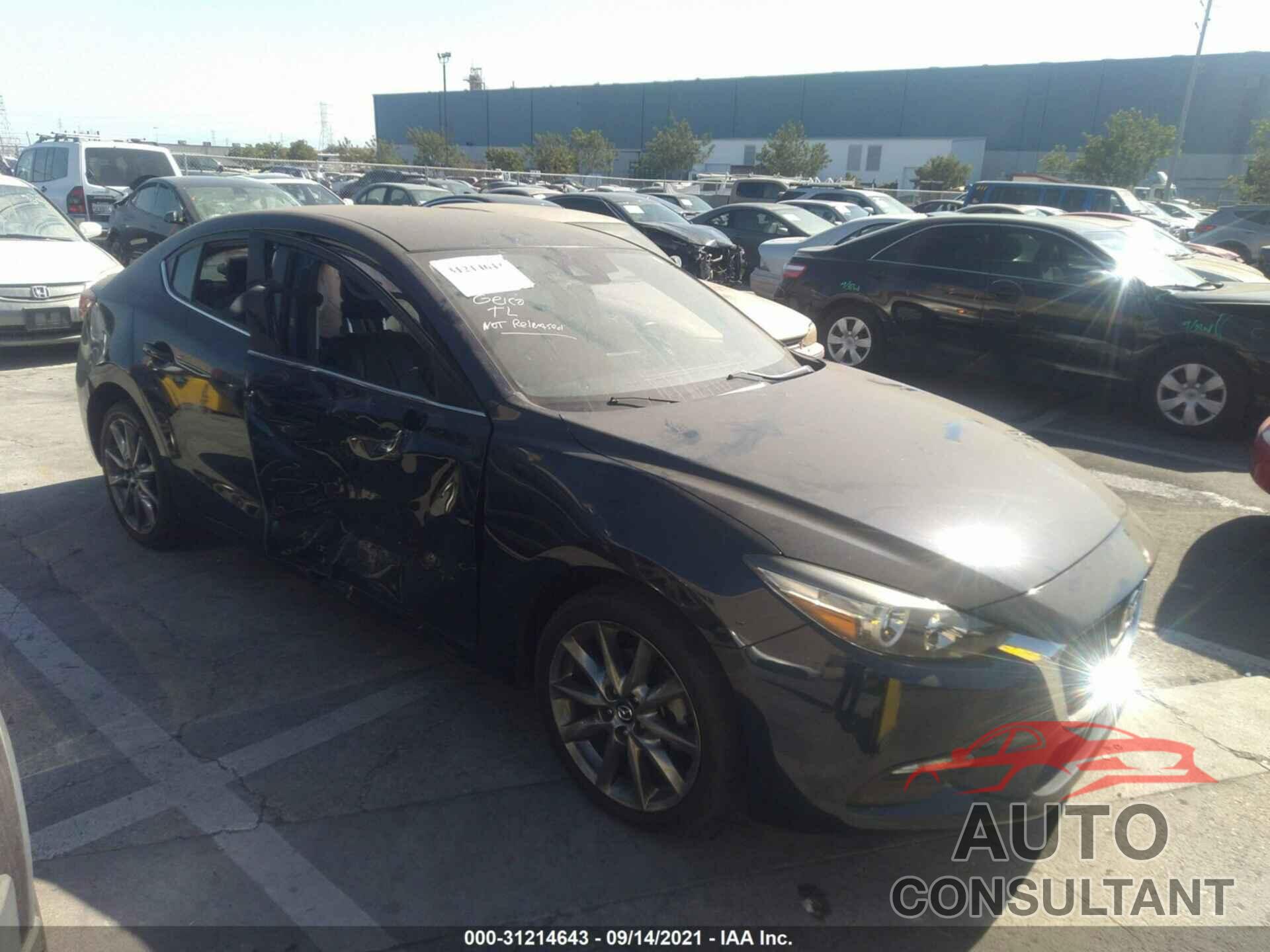 MAZDA MAZDA3 4-DOOR 2018 - 3MZBN1V33JM254803