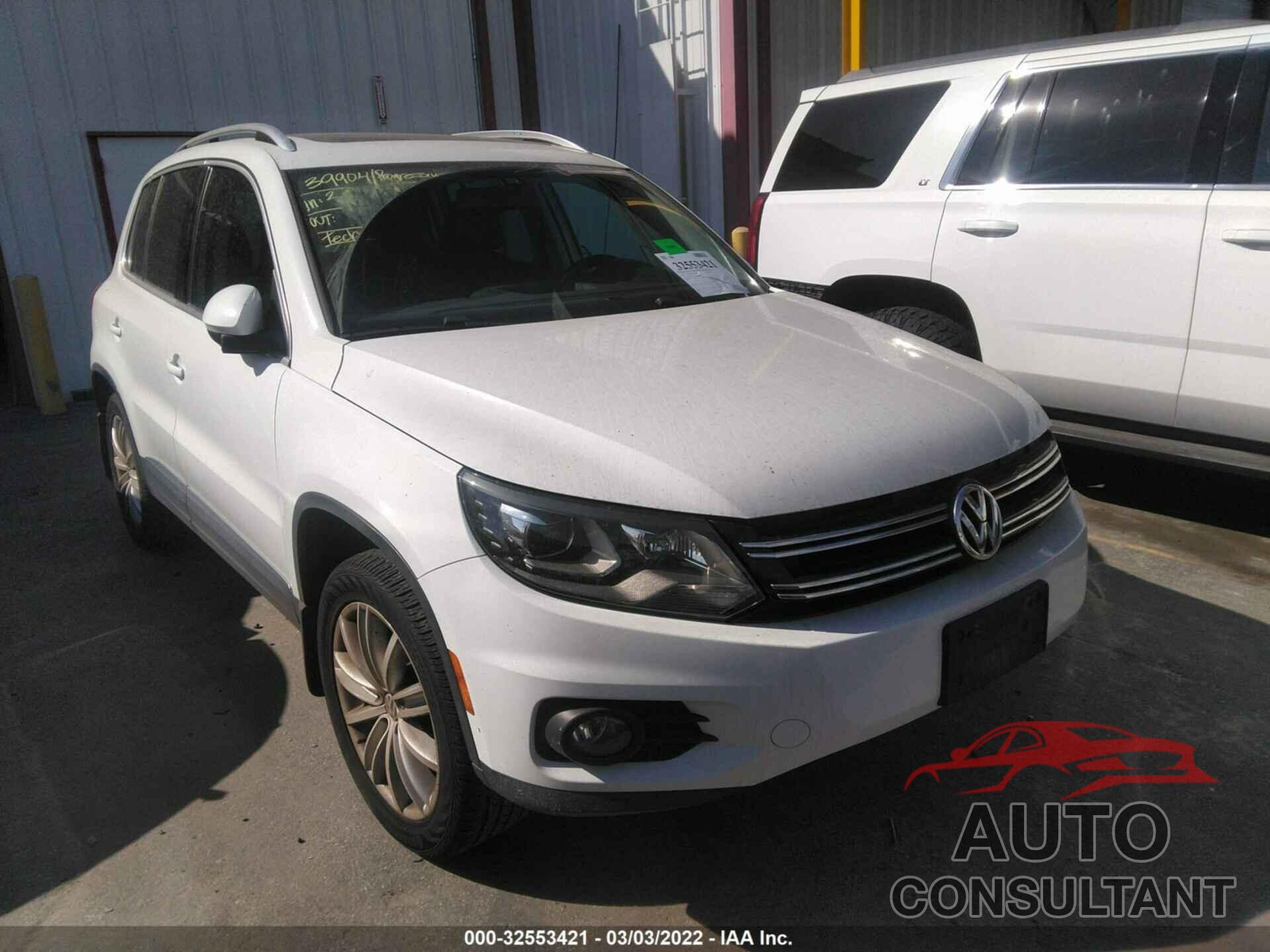 VOLKSWAGEN TIGUAN 2016 - WVGBV7AX7GW574922