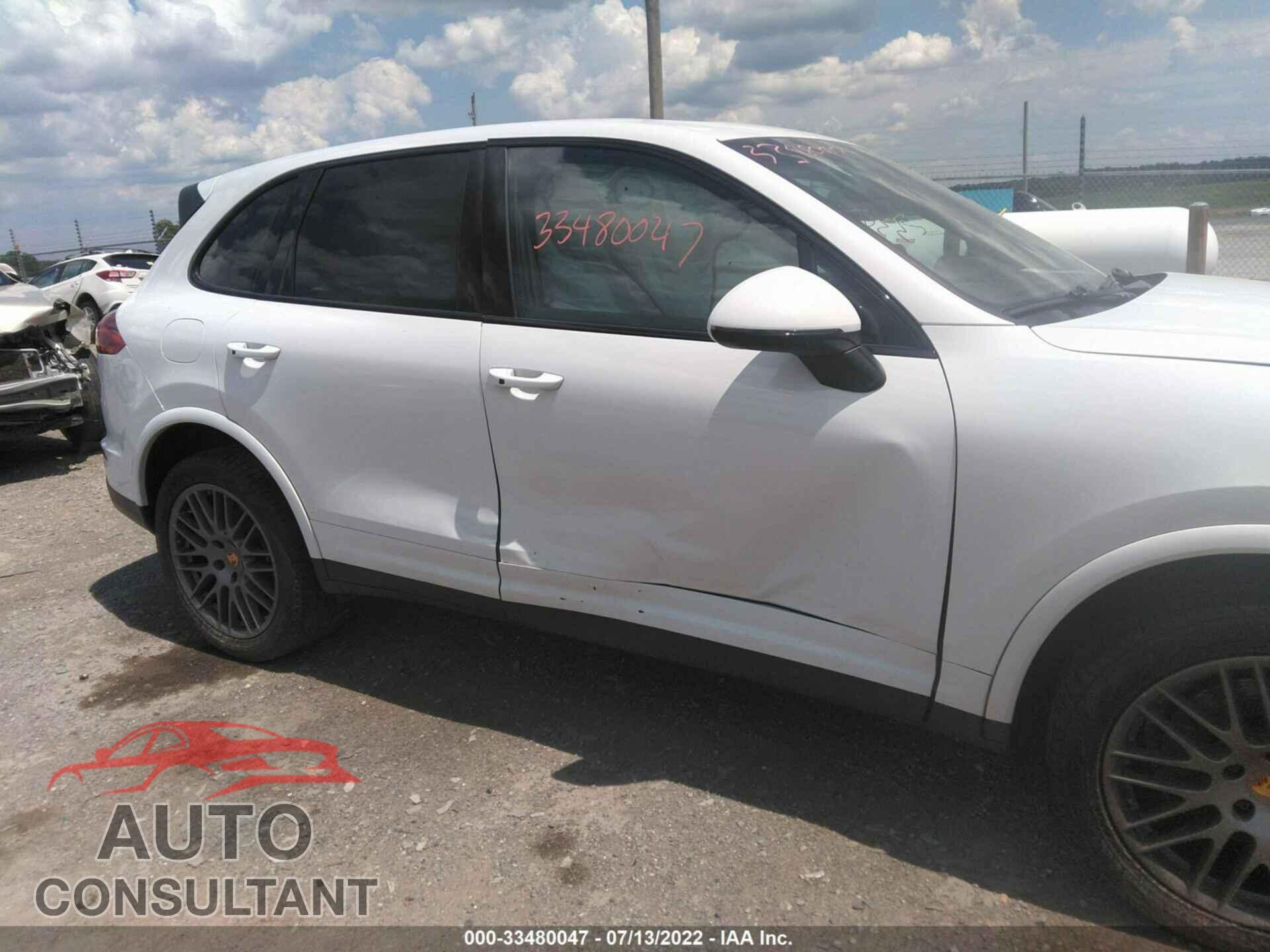 PORSCHE CAYENNE 2017 - WP1AA2A25HKA86286