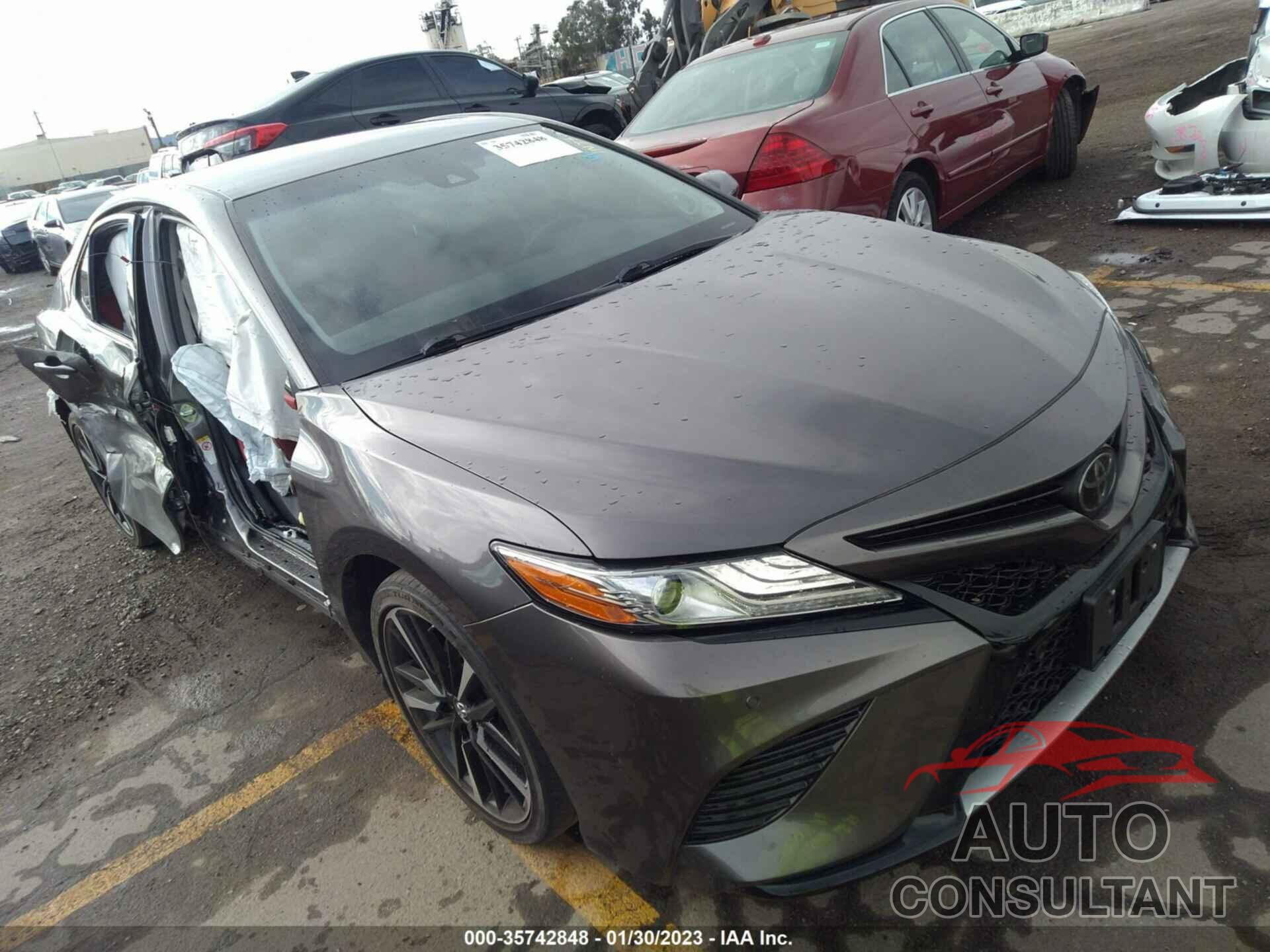 TOYOTA CAMRY 2018 - 4T1B61HK2JU157649