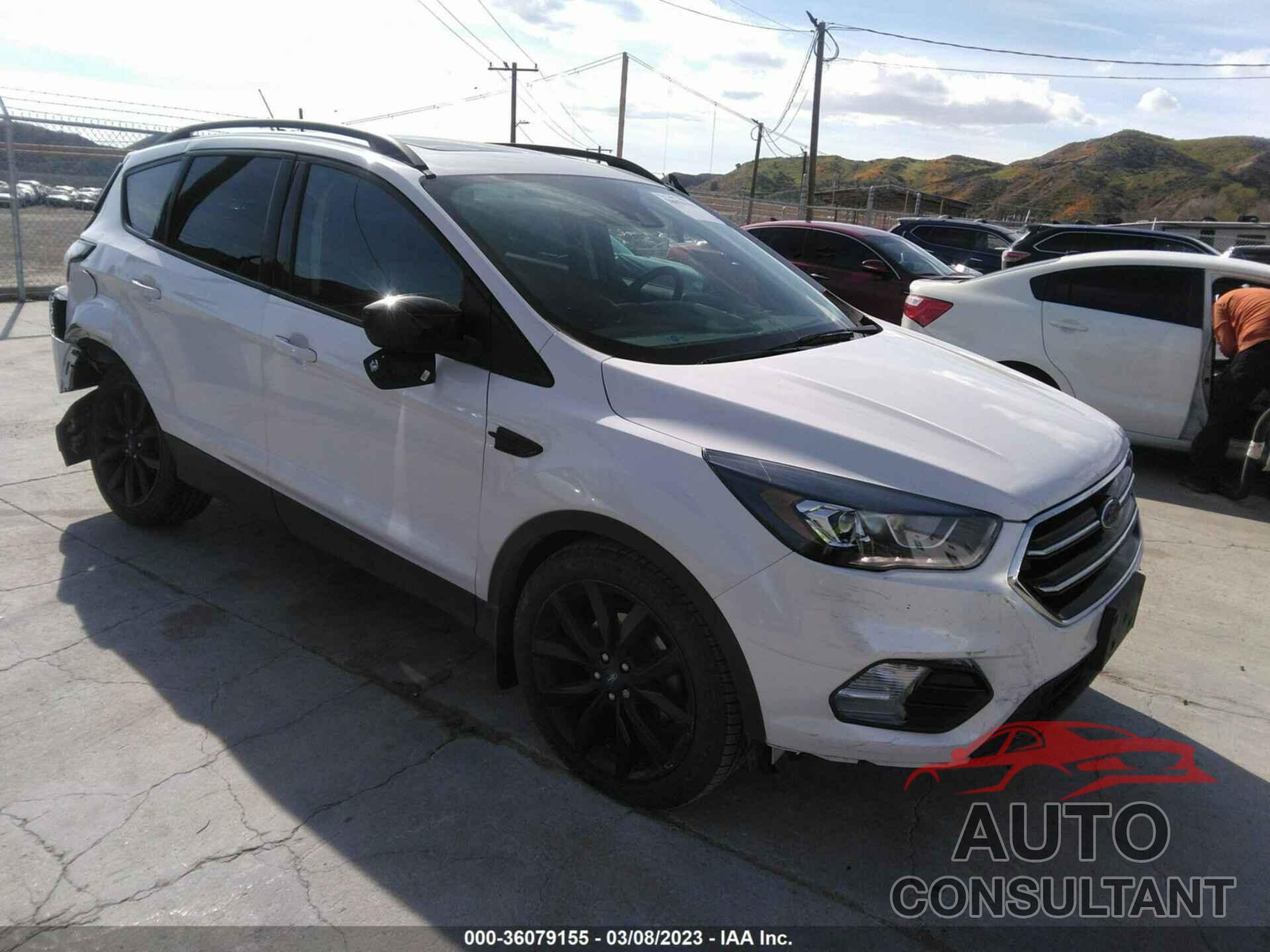 FORD ESCAPE 2018 - 1FMCU0GD3JUD22244