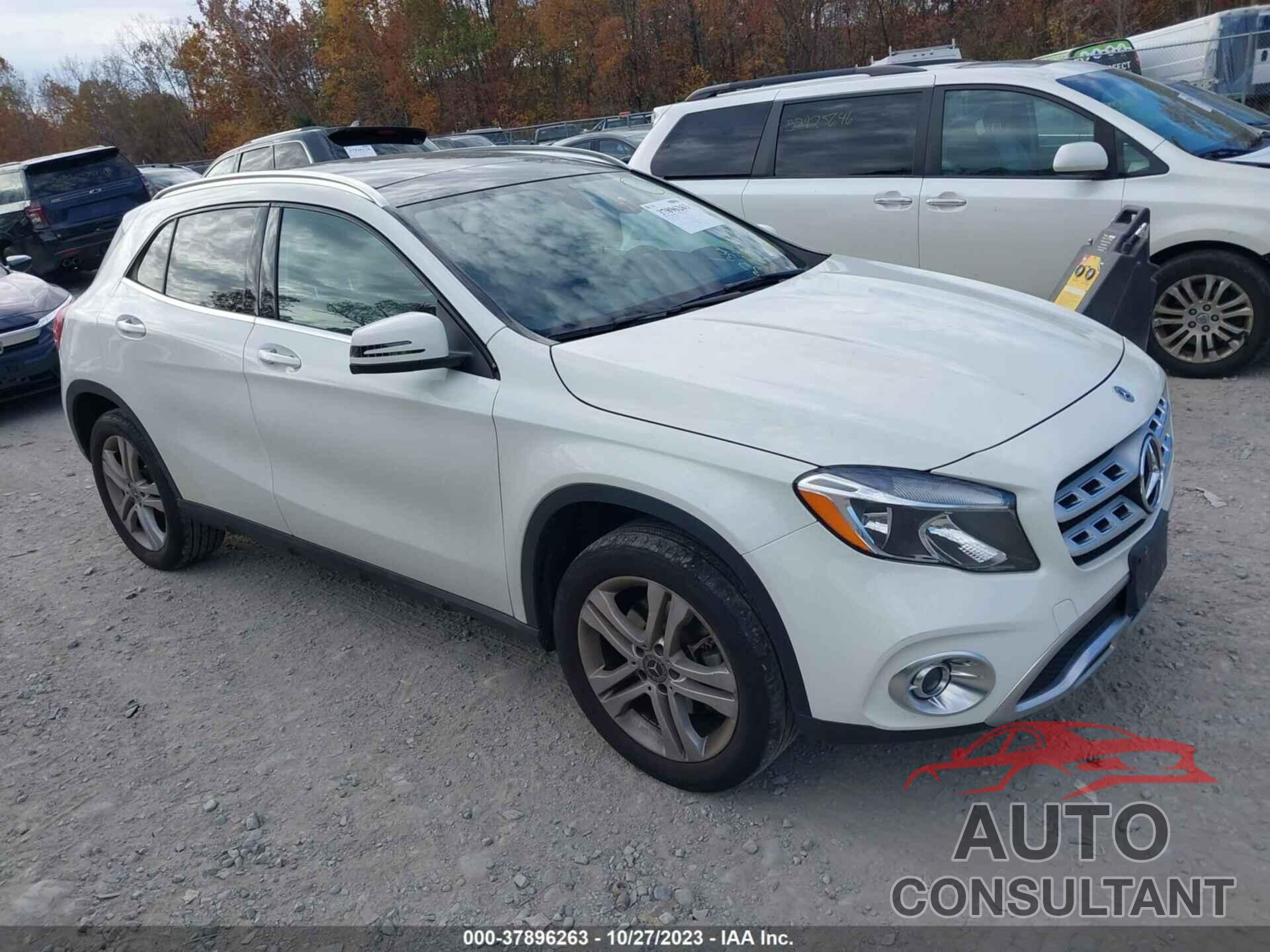 MERCEDES-BENZ GLA 2018 - WDCTG4GB5JJ437537