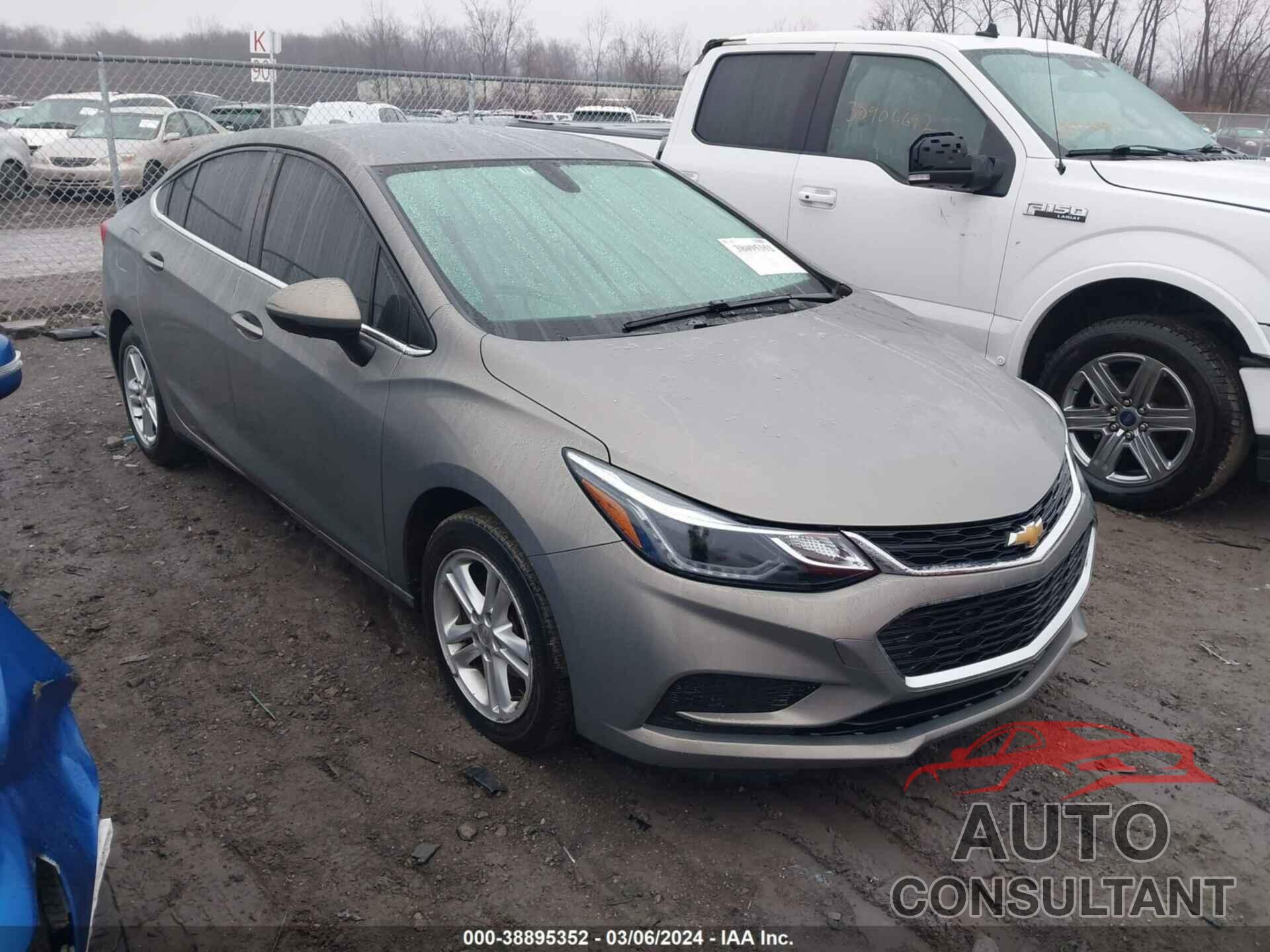 CHEVROLET CRUZE 2018 - 1G1BE5SM4J7207628