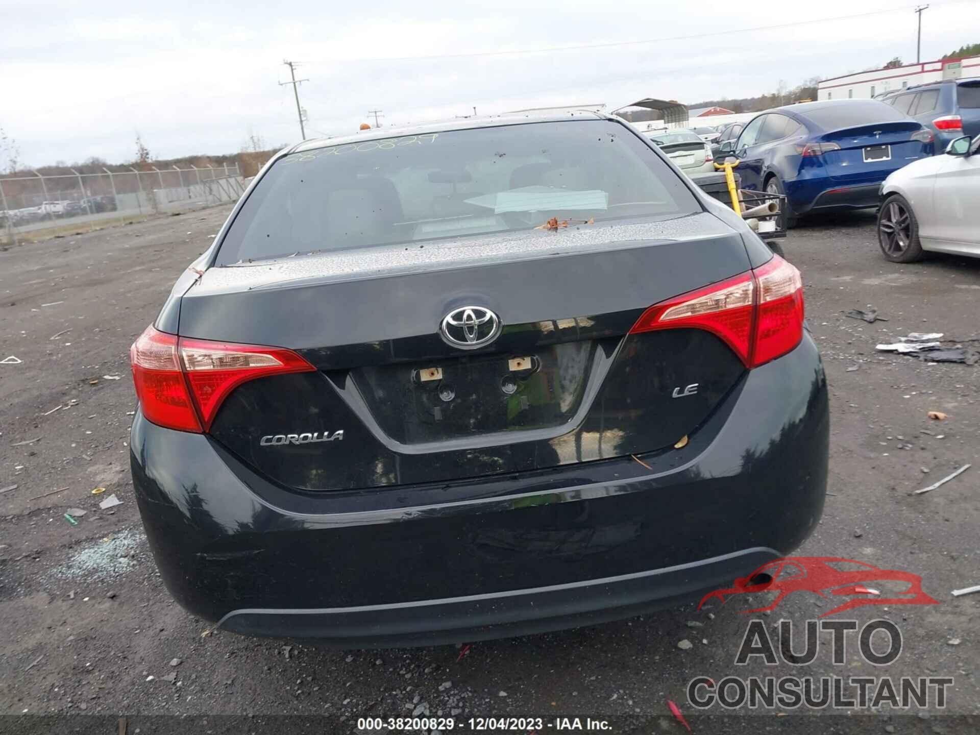 TOYOTA COROLLA 2018 - 5YFBURHE0JP740415