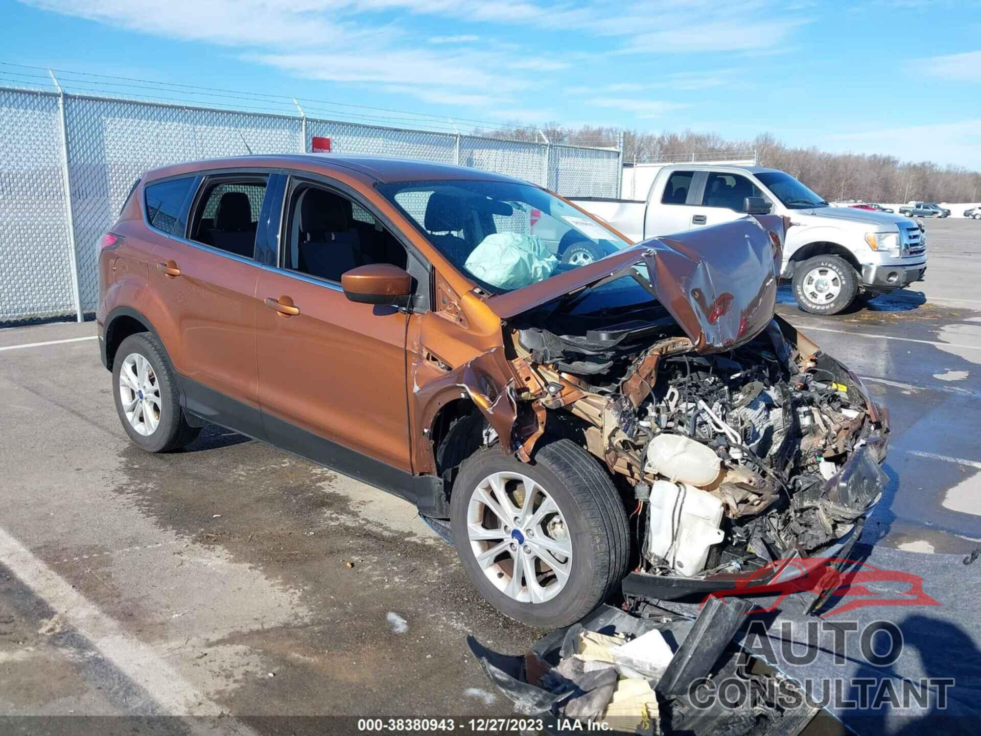 FORD ESCAPE 2017 - 1FMCU0GD7HUA80262