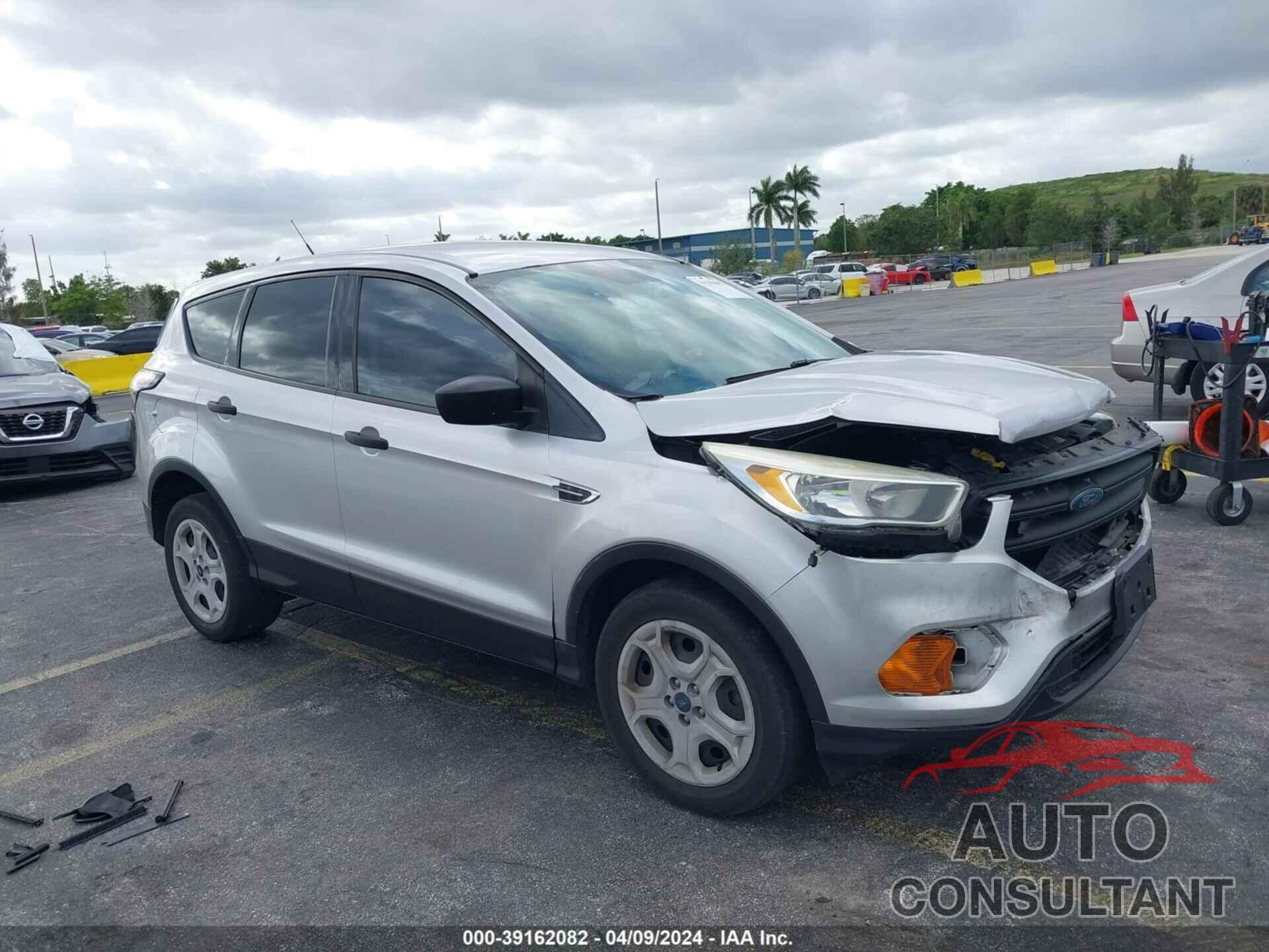 FORD ESCAPE 2017 - 1FMCU0F70HUE71586