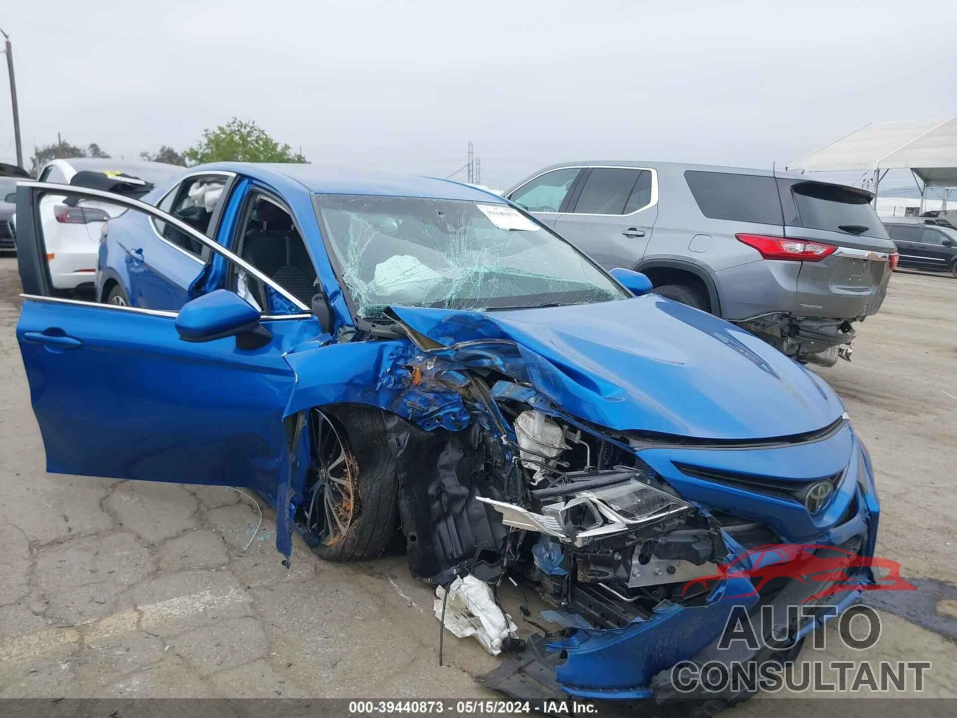 TOYOTA CAMRY 2018 - 4T1B11HK0JU133316