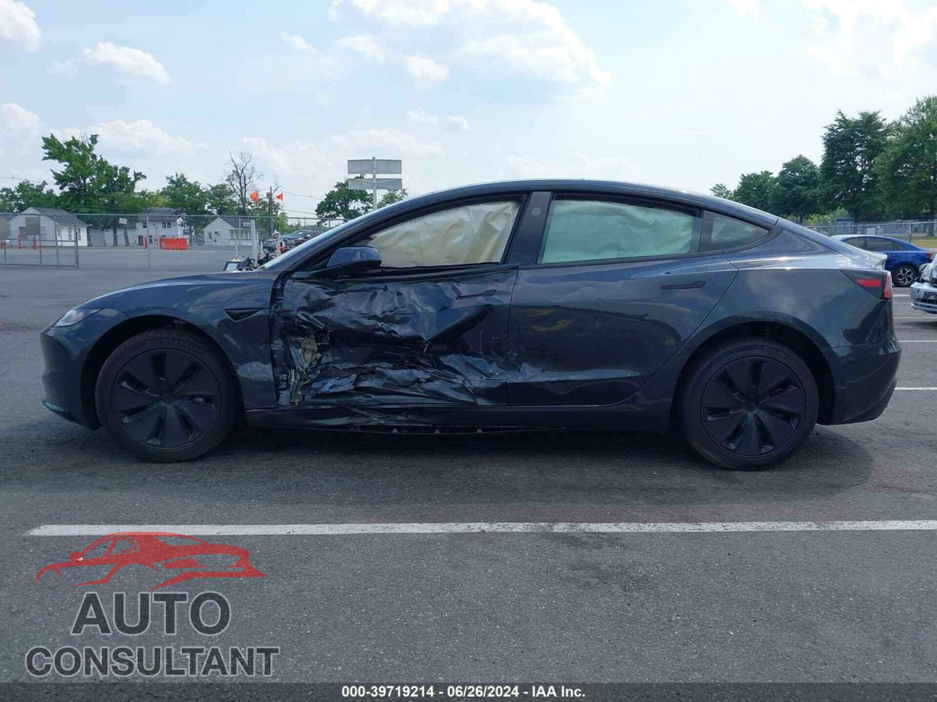 TESLA MODEL 3 2024 - 5YJ3E1EA2RF773444