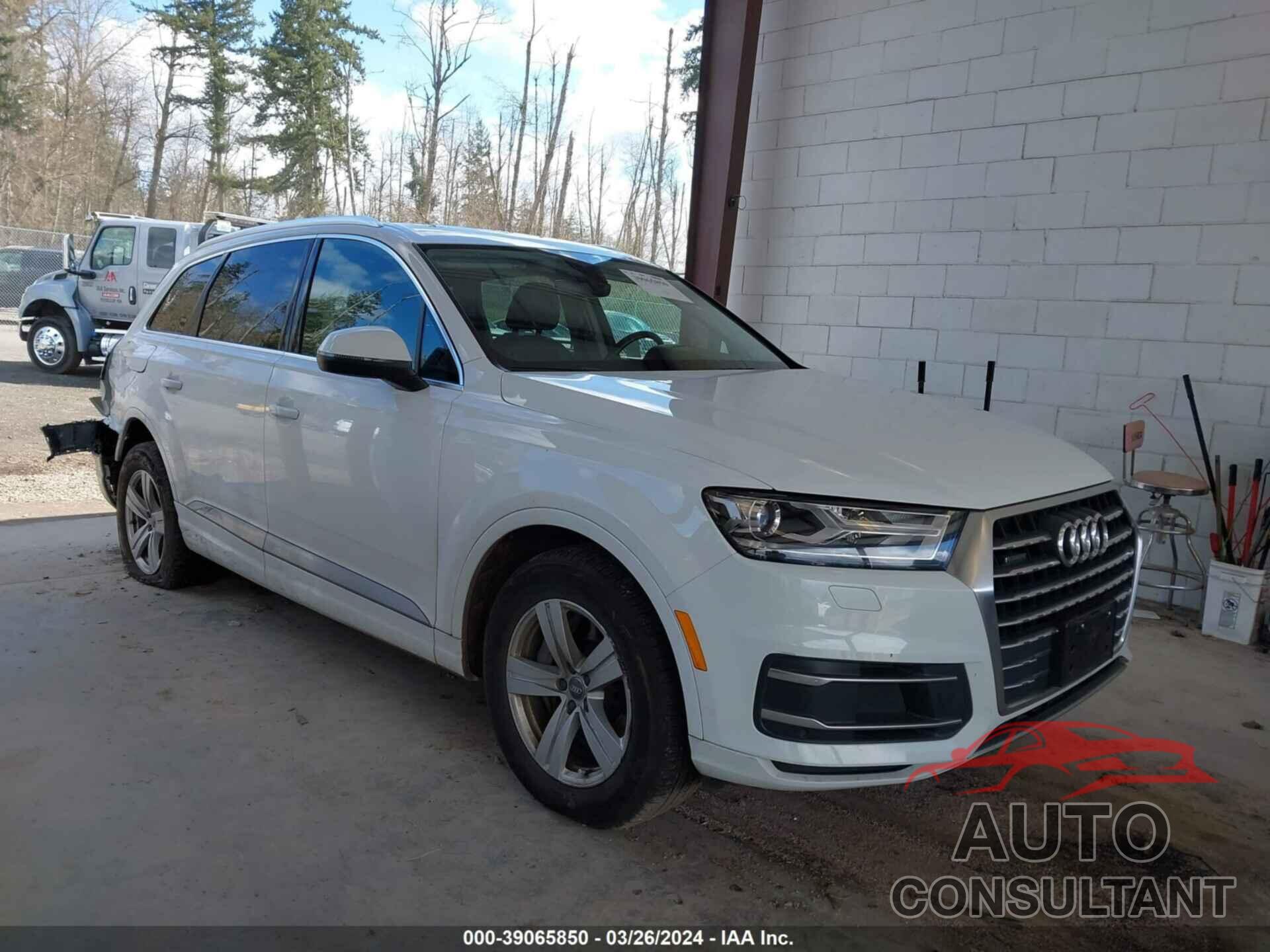 AUDI Q7 2018 - WA1LHAF71JD019466