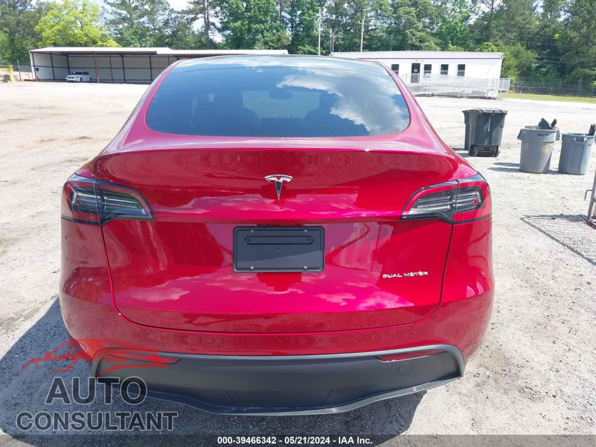 TESLA MODEL Y 2024 - 7SAYGDEE9RA284365