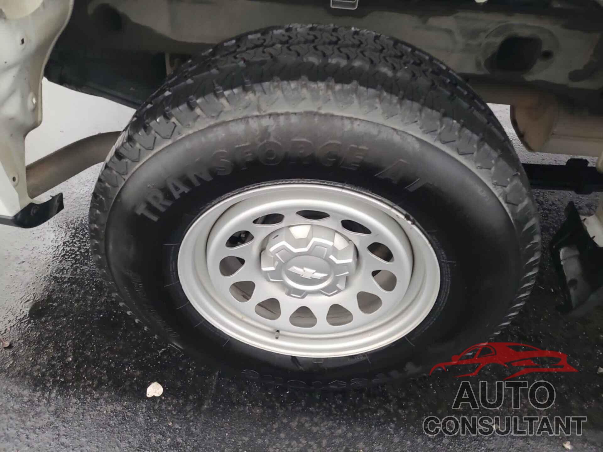 CHEVROLET SILVERADO 1500 2019 - 1GCUYAEF6KZ269406