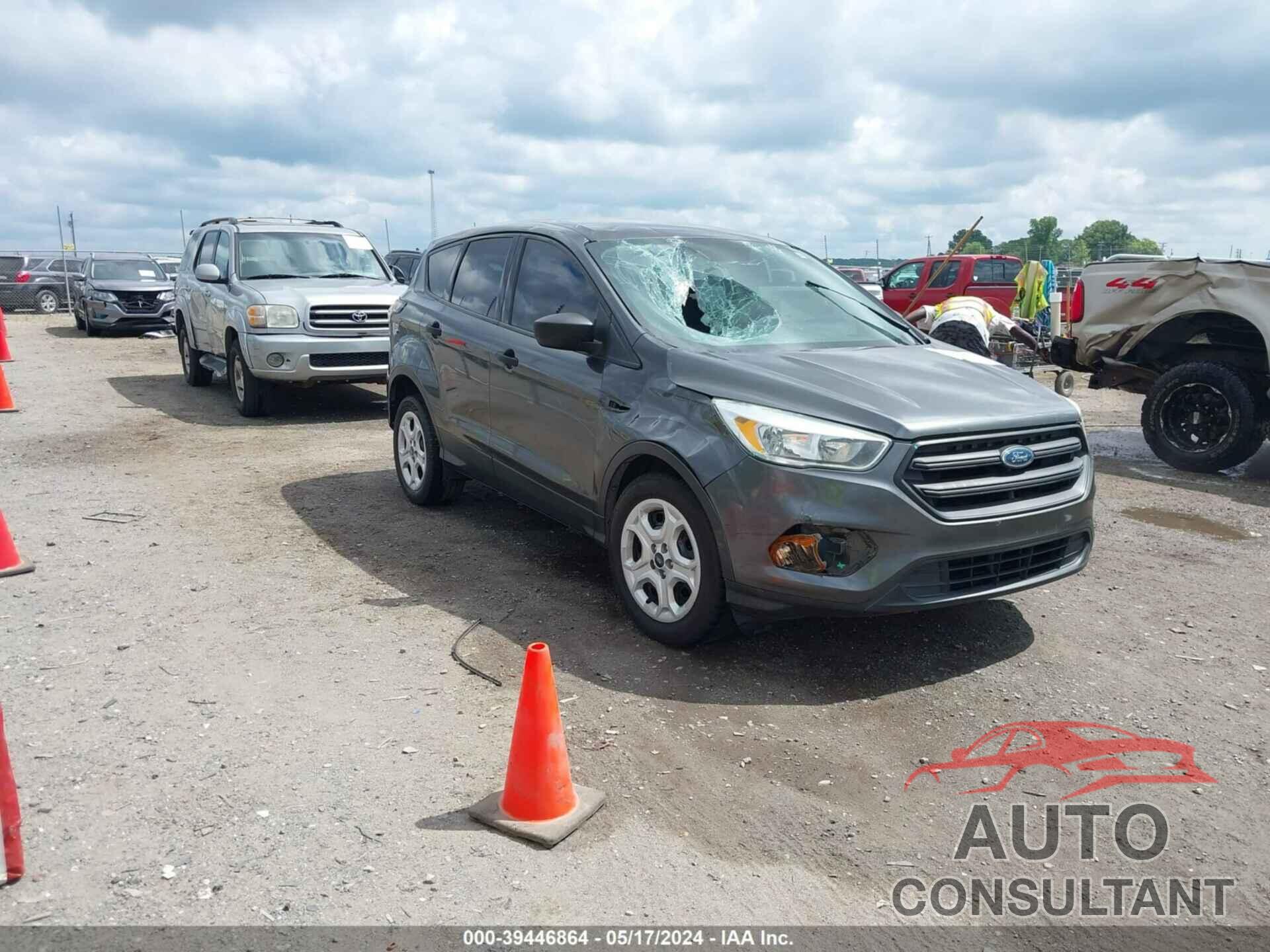 FORD ESCAPE 2017 - 1FMCU0F73HUC43582