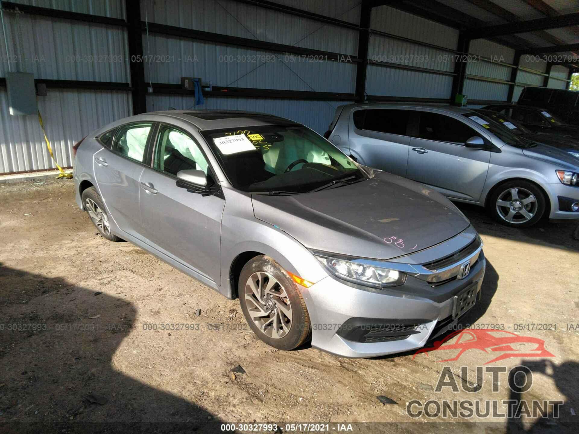 HONDA CIVIC SEDAN 2017 - 19XFC2F73HE226702