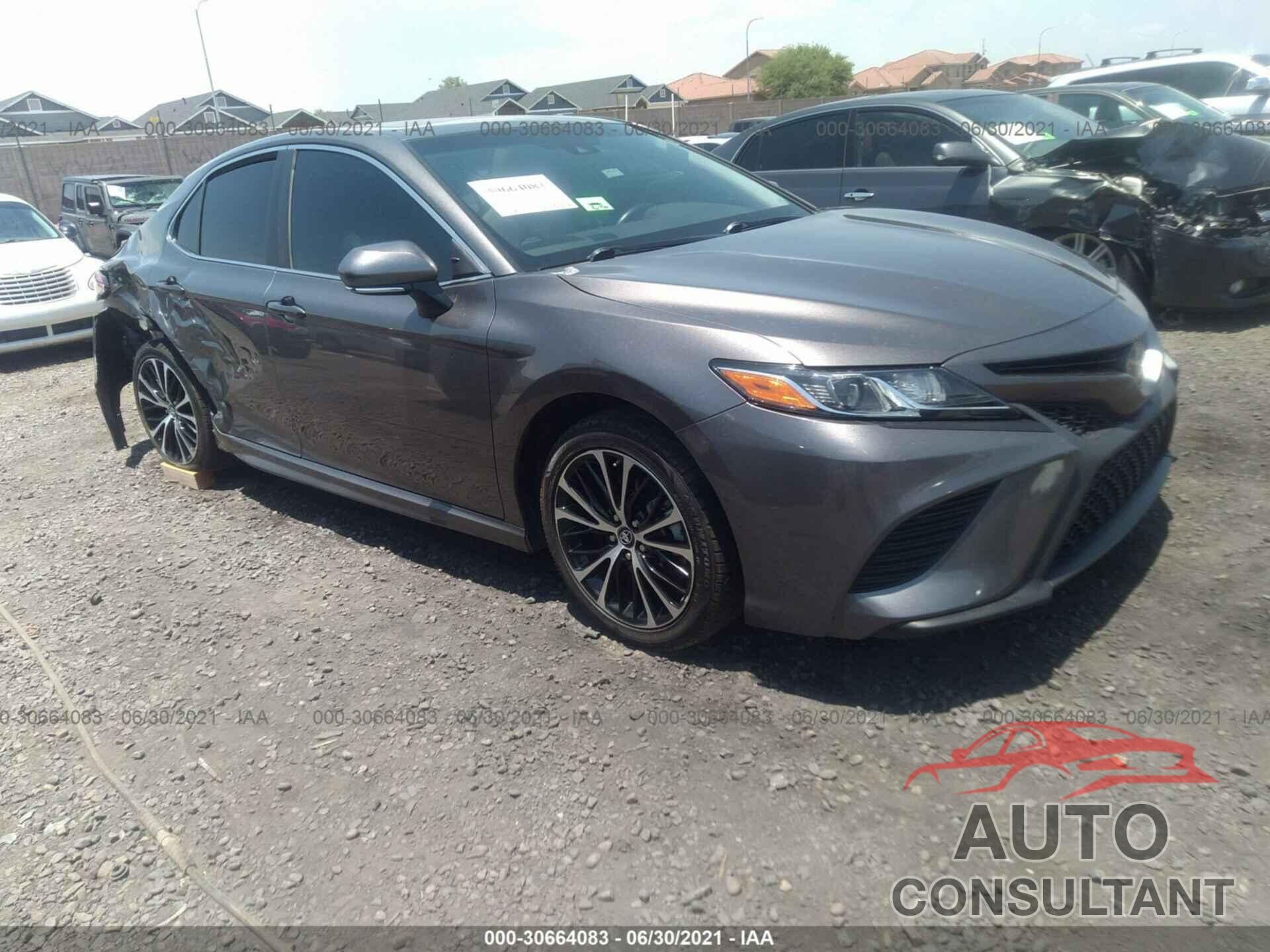 TOYOTA CAMRY 2018 - 4T1B11HKXJU143657