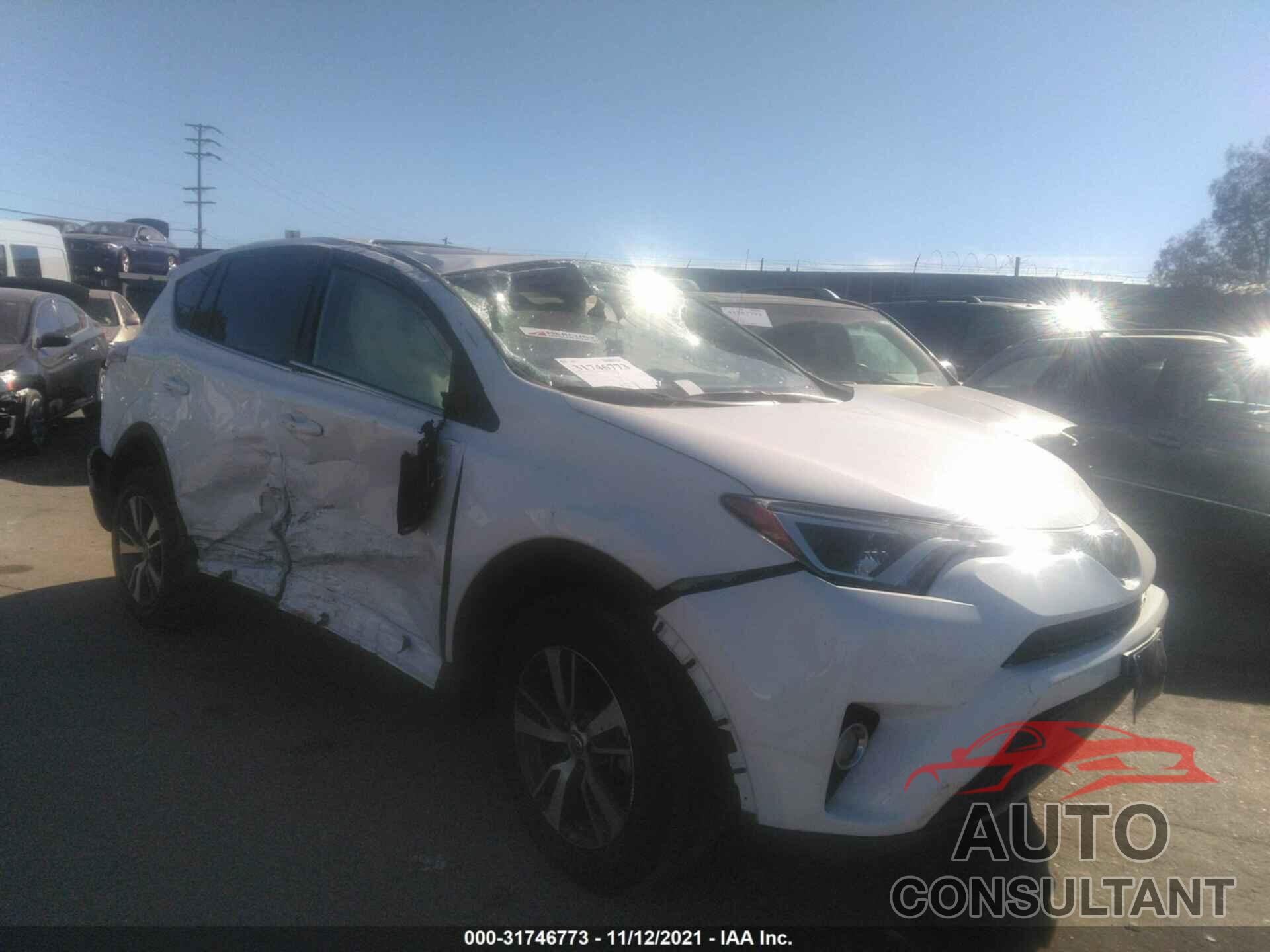 TOYOTA RAV4 2017 - JTMWFREV0HJ717814