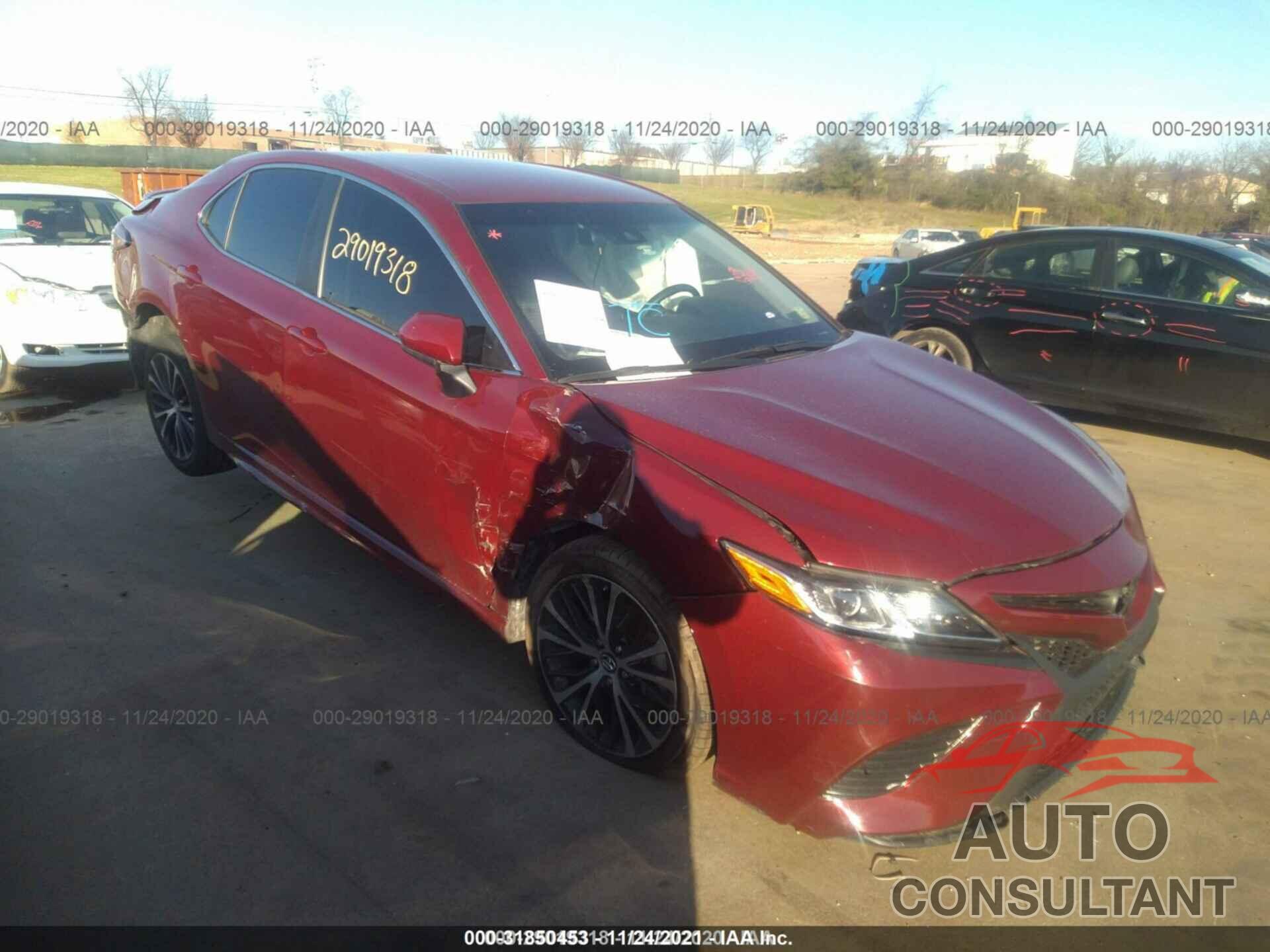 TOYOTA CAMRY 2018 - 4T1B11HK1JU575425