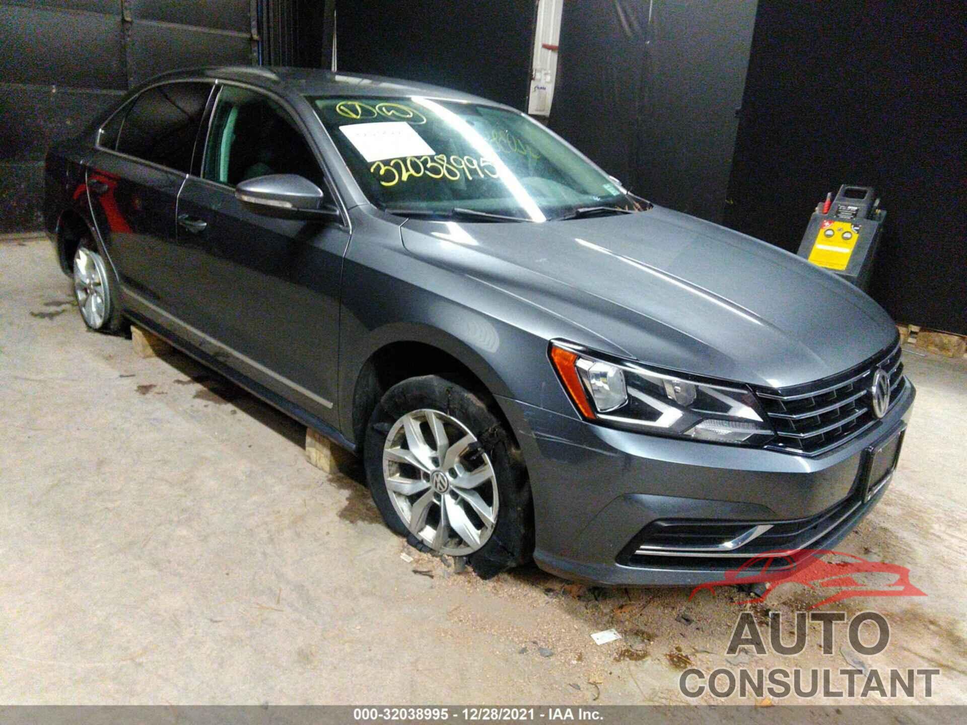 VOLKSWAGEN PASSAT 2017 - 1VWAT7A38HC076330