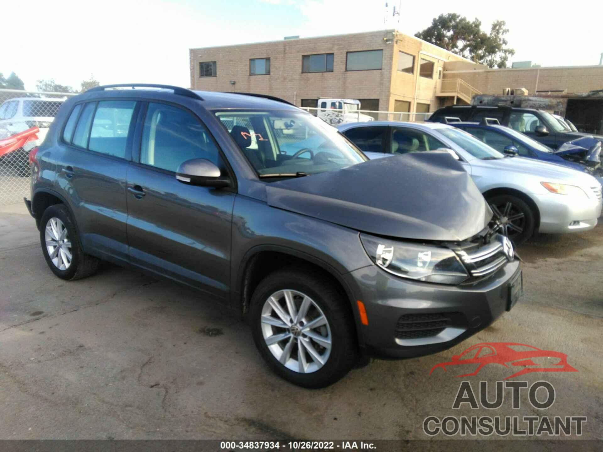 VOLKSWAGEN TIGUAN 2017 - WVGAV7AX4HK043522