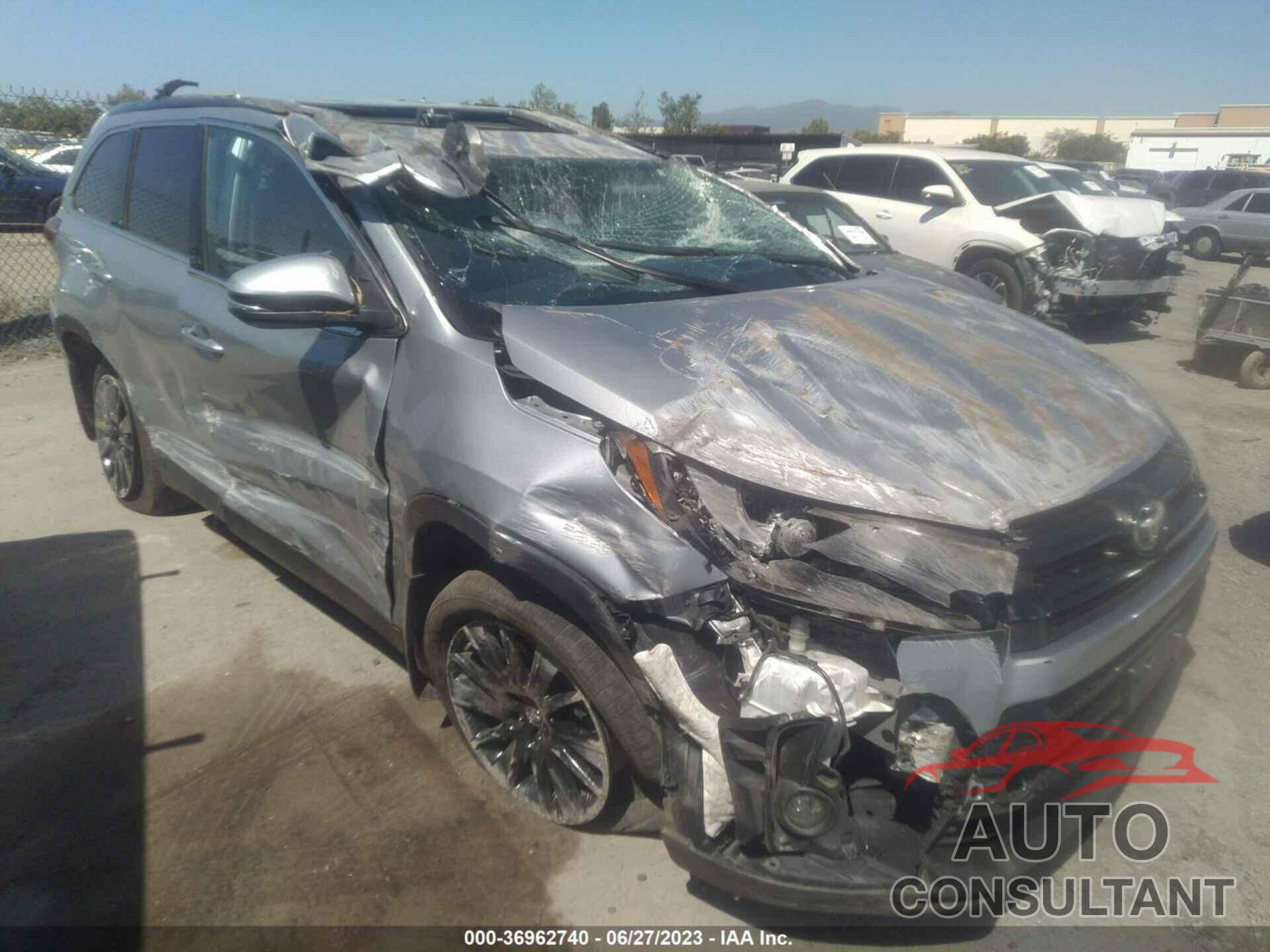 TOYOTA HIGHLANDER 2019 - 5TDKZRFH5KS350319